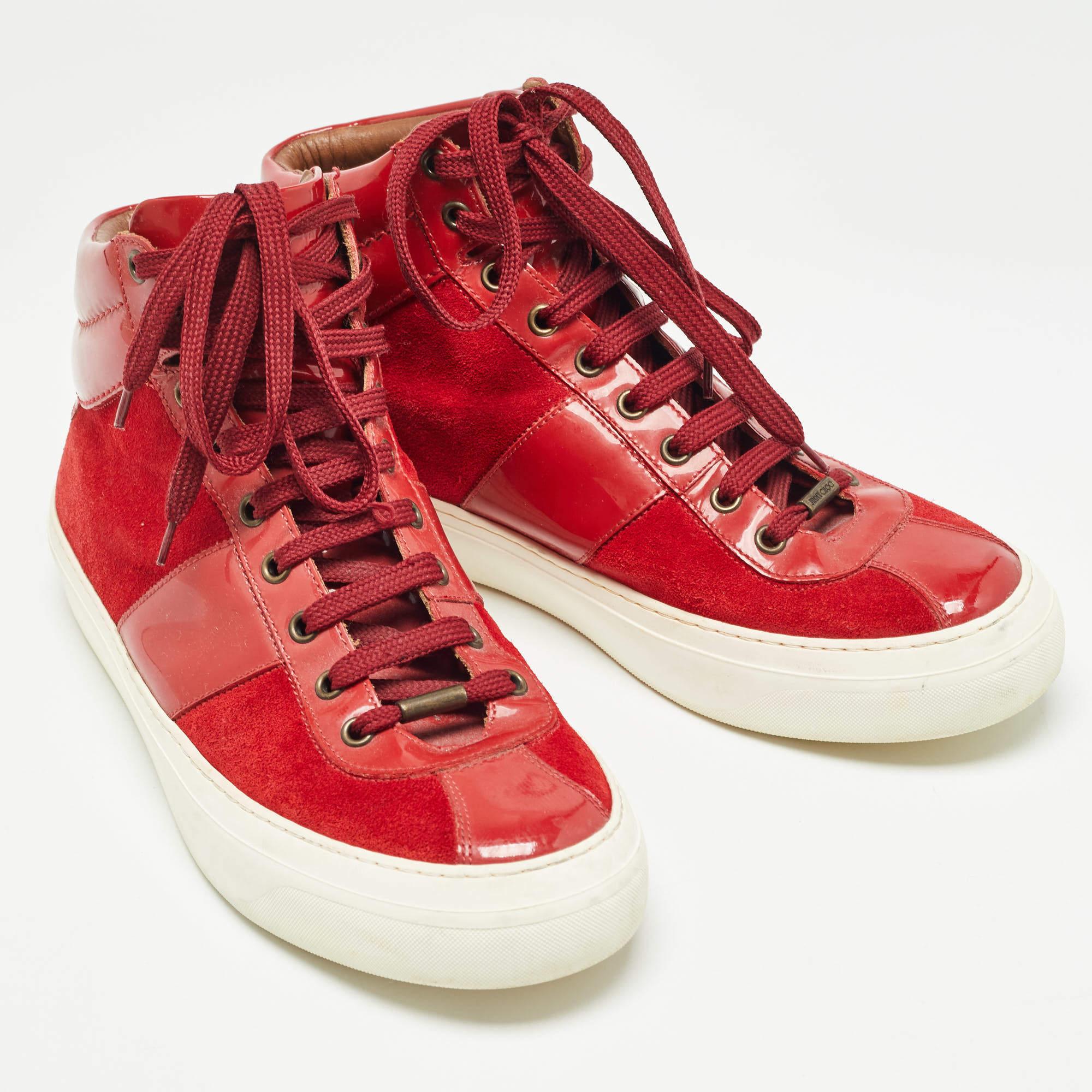 Jimmy Choo - Baskets montantes en daim et vernis rouge - Taille 42,5 Bon état - En vente à Dubai, Al Qouz 2