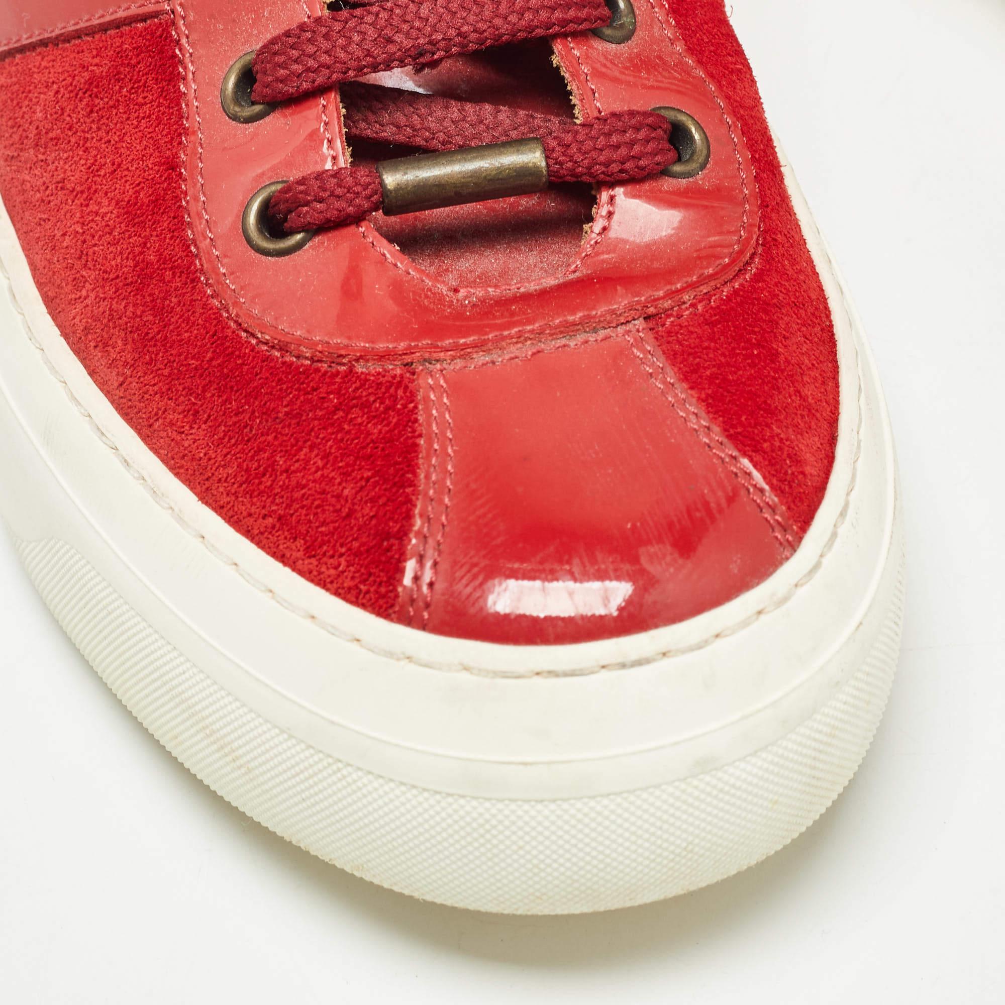 Jimmy Choo - Baskets montantes en daim et vernis rouge - Taille 42,5 en vente 2