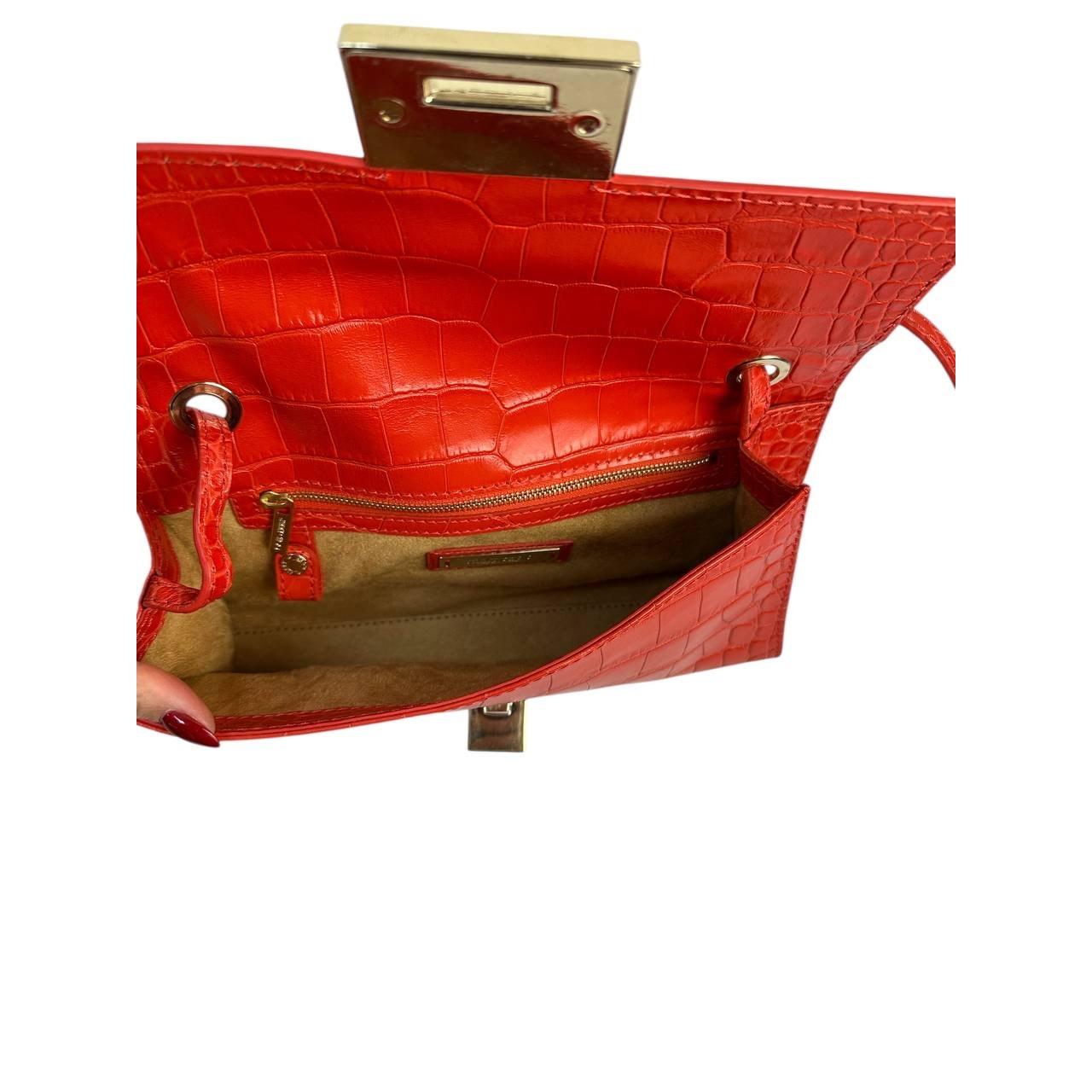 Jimmy Choo - River - Sac en cuir gaufré au crocodile rouge Bon état - En vente à Krakow, PL