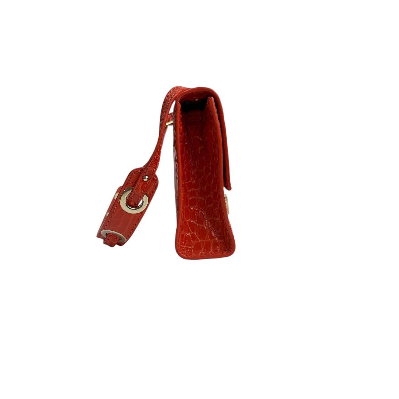 Jimmy Choo - River - Sac en cuir gaufré au crocodile rouge en vente 1