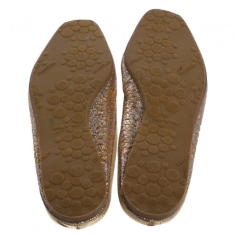 Supremely comfortable and stylish, these mules from the house of Jimmy Choo features a shimmery gold leather body. They come with a laser-cut design on the vamps and leather insoles. Style with culottes or cropped trousers for a comfortable yet