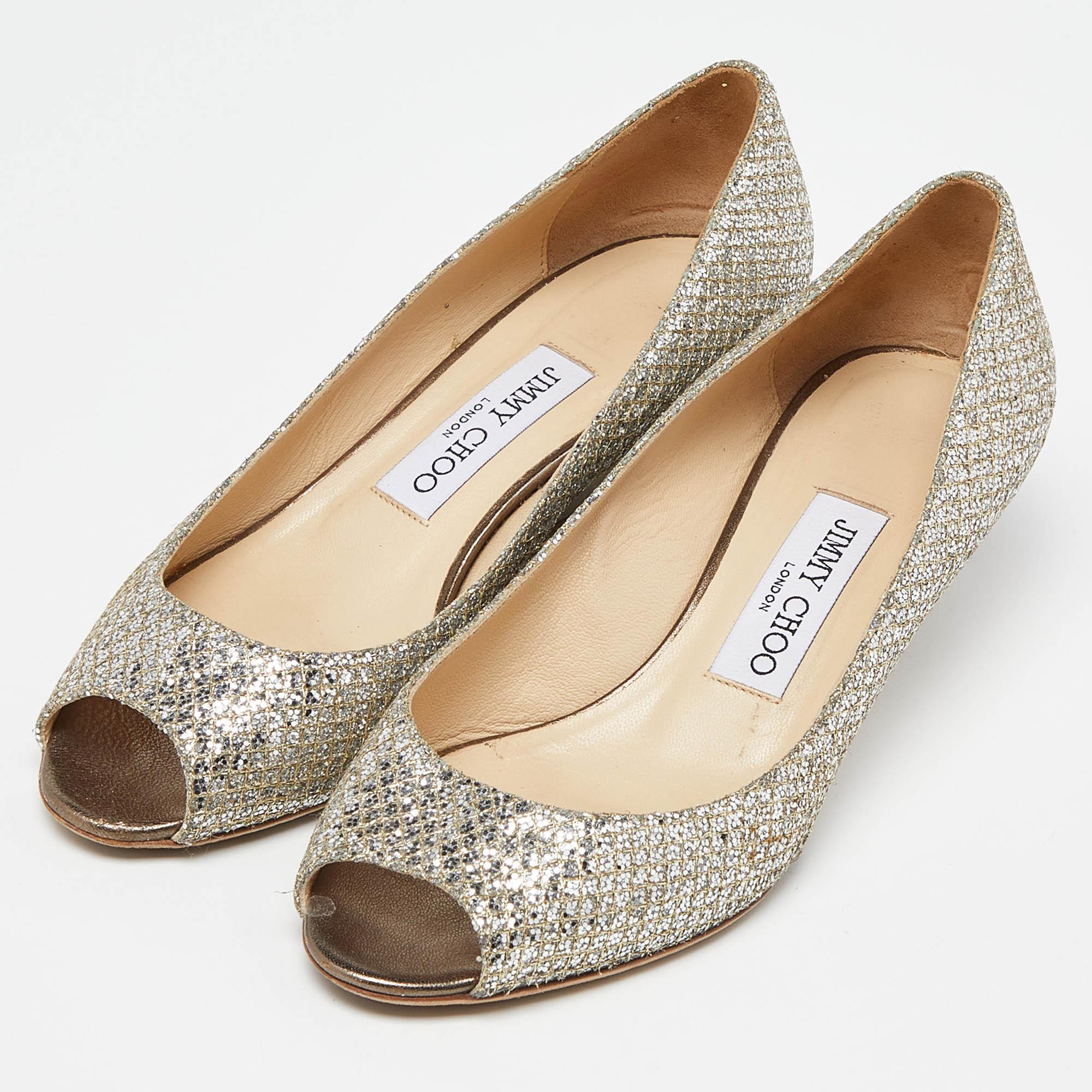 Discover footwear elegance with these Jimmy Choo women's pumps. Meticulously designed, these heels marry fashion and comfort, ensuring you shine in every setting.