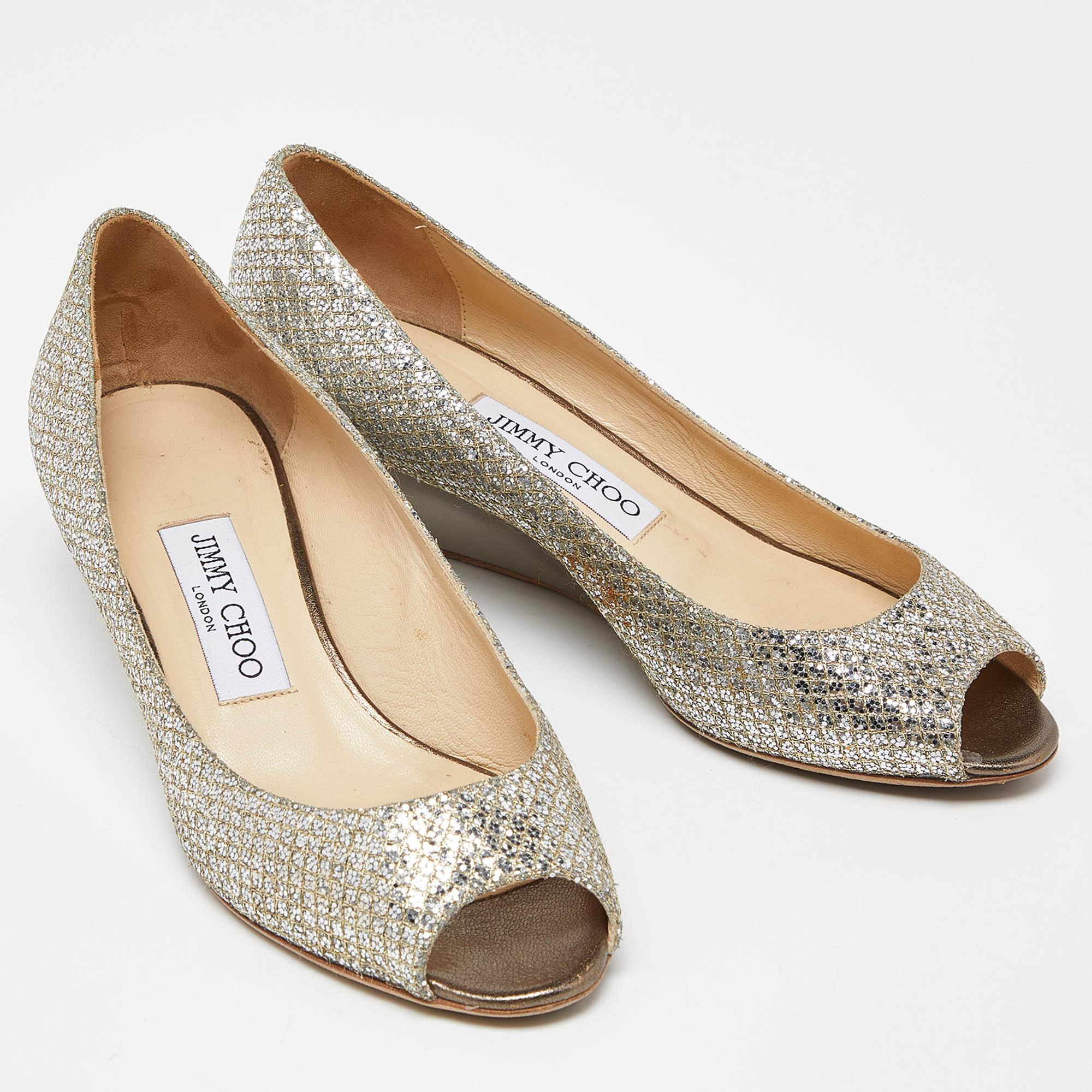 Jimmy Choo Silver Glitter Baxen Wedge Pumps Size 38 In Good Condition In Dubai, Al Qouz 2