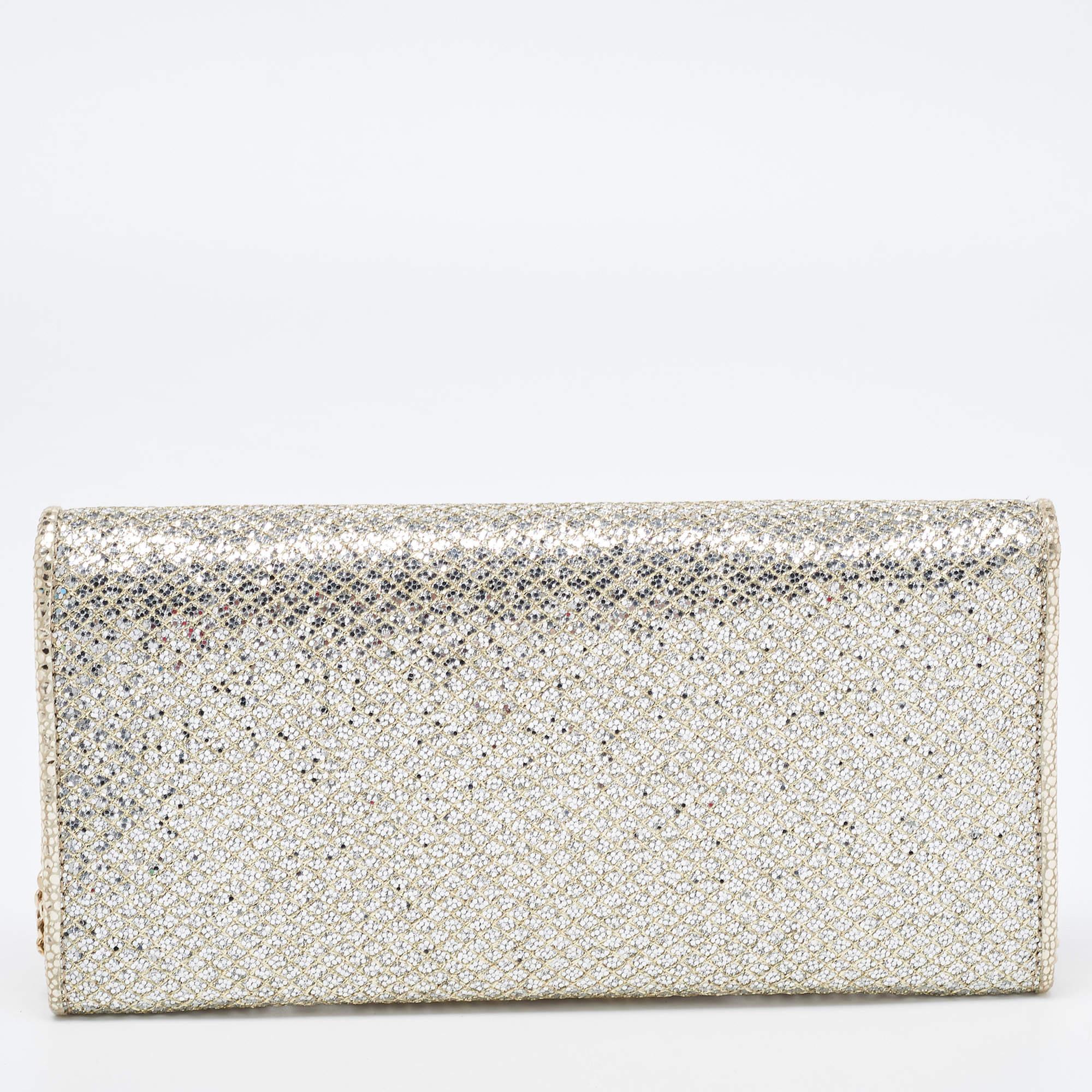 Just right for conveniently storing your valuables without weighing your look down, this Jimmy Choo clutch features a glitter fabric exterior with gold-tone metal fittings. Carry it in hand as a stylish evening accessory.

Includes: Original