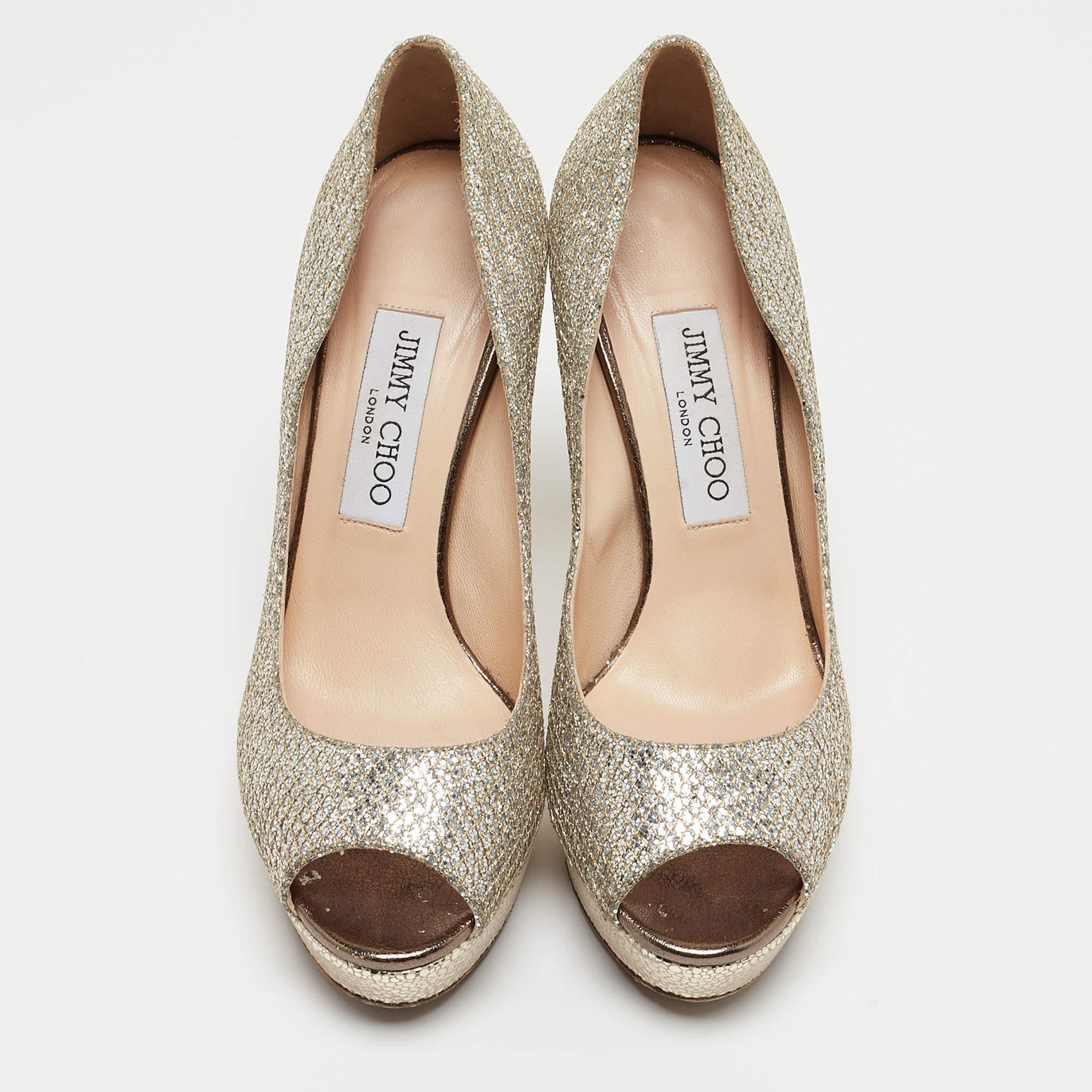 Wear these Luna pumps from the house of Jimmy Choo and channel your inner fashionista. This pair of pumps are glamorous and crafted from silver-hued glitter. They have peep toes, platforms, and 11cm heels. They are finished with leather soles.

