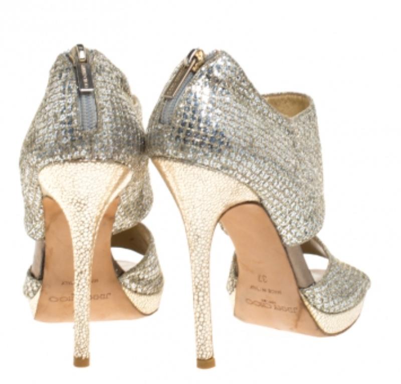 Jimmy Choo - Sandales à plateforme privées et paillettes argentées, taille 37 État moyen - En vente à Dubai, Al Qouz 2