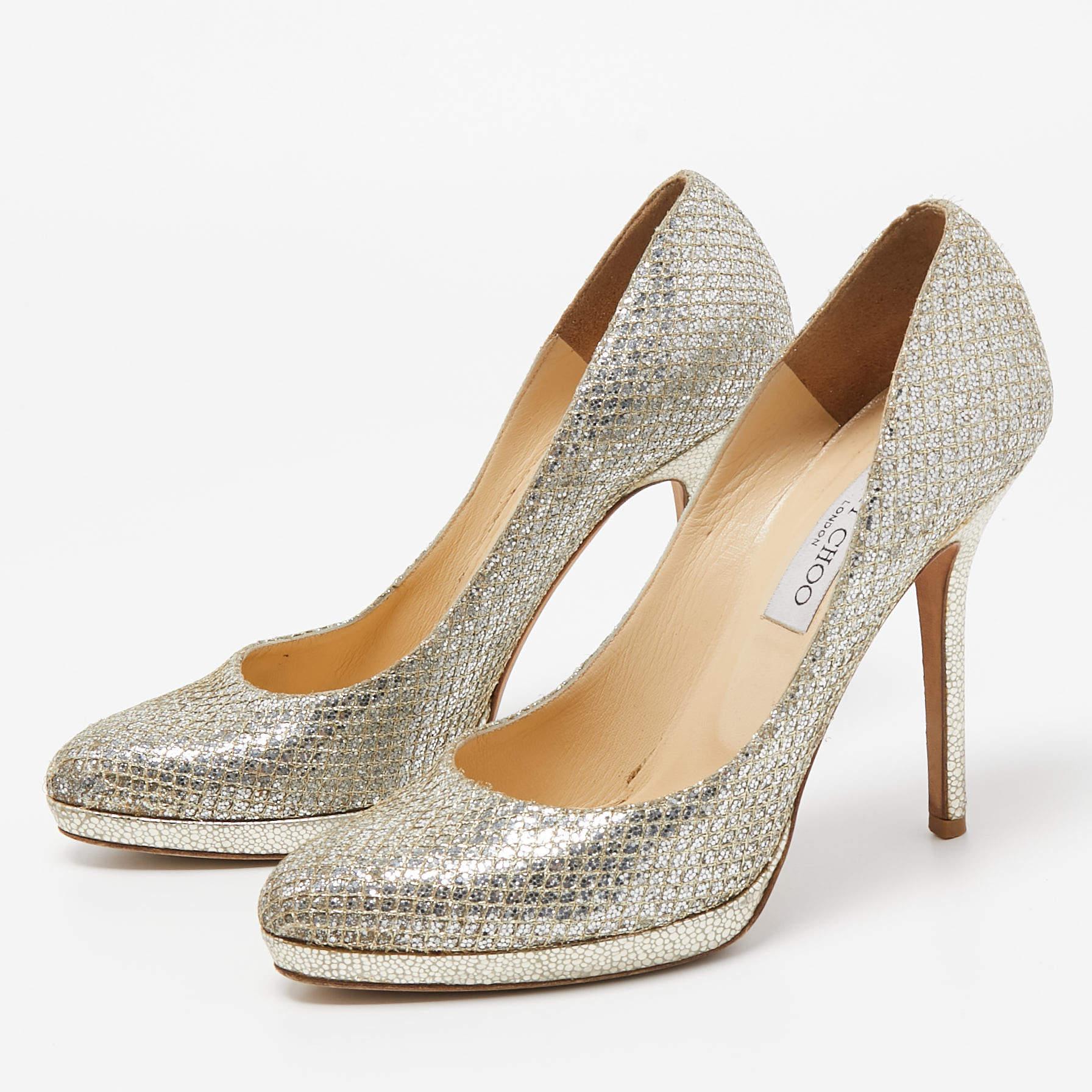 Complement your well-put-together outfit with these authentic Jimmy Choo glitter pumps. Timeless and classy, they have an amazing construction for enduring quality and comfortable fit.

