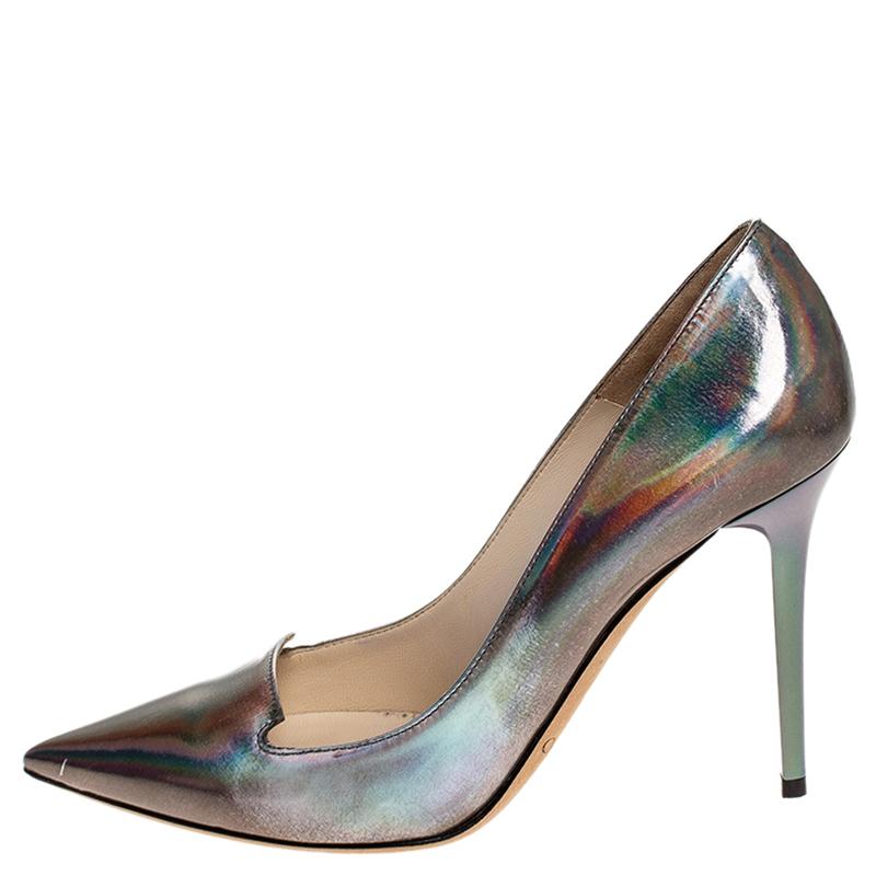 Pointed toes are evergreen, that's why this Jimmy Choo pair of pumps is valuable and buy-worthy. The black pumps are wonderfully crafted from holographic leather and they are shaped as pointed toes and balanced on 9.5 cm heels. Grab these beauties
