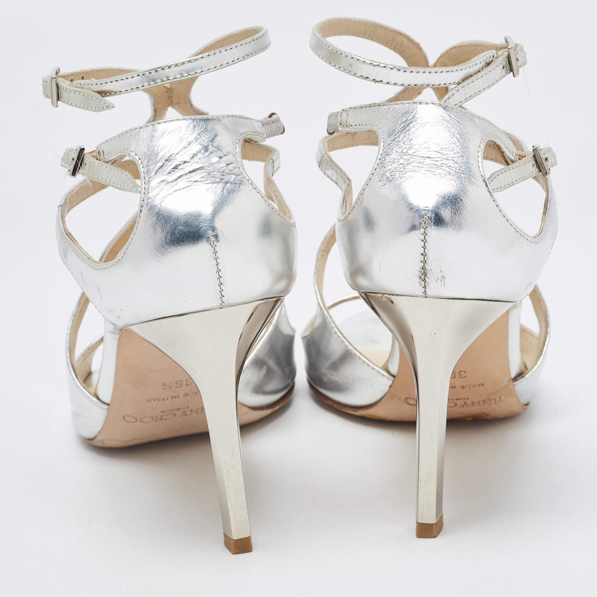 Jimmy Choo Sandalias de tiras Ivette de piel plateada talla 36.5 en Bastante bueno Estado en Dubai, Al Qouz 2
