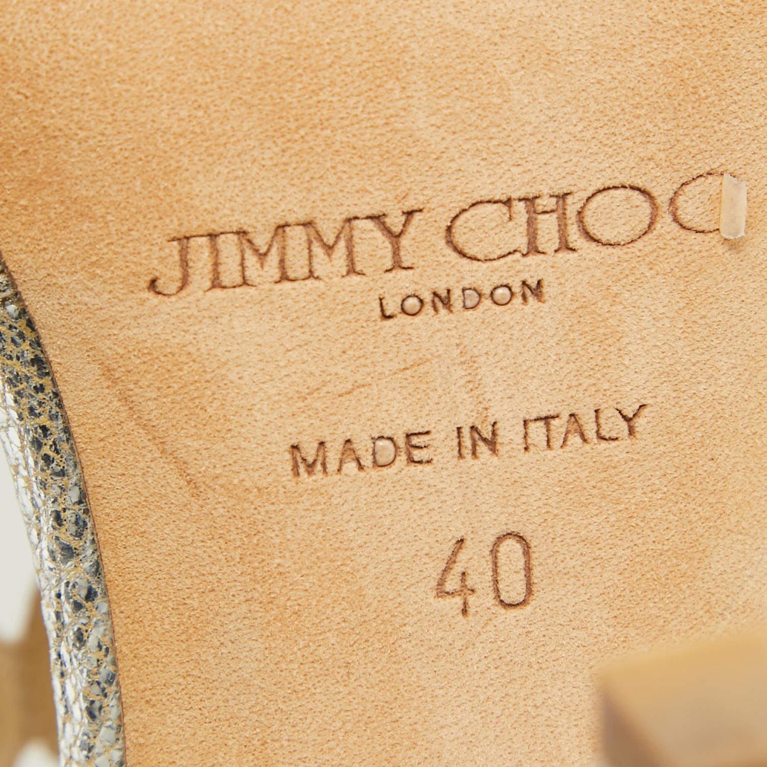 Jimmy Choo Silver Textured Leather Lance Sandals Size 40 In Good Condition For Sale In Dubai, Al Qouz 2