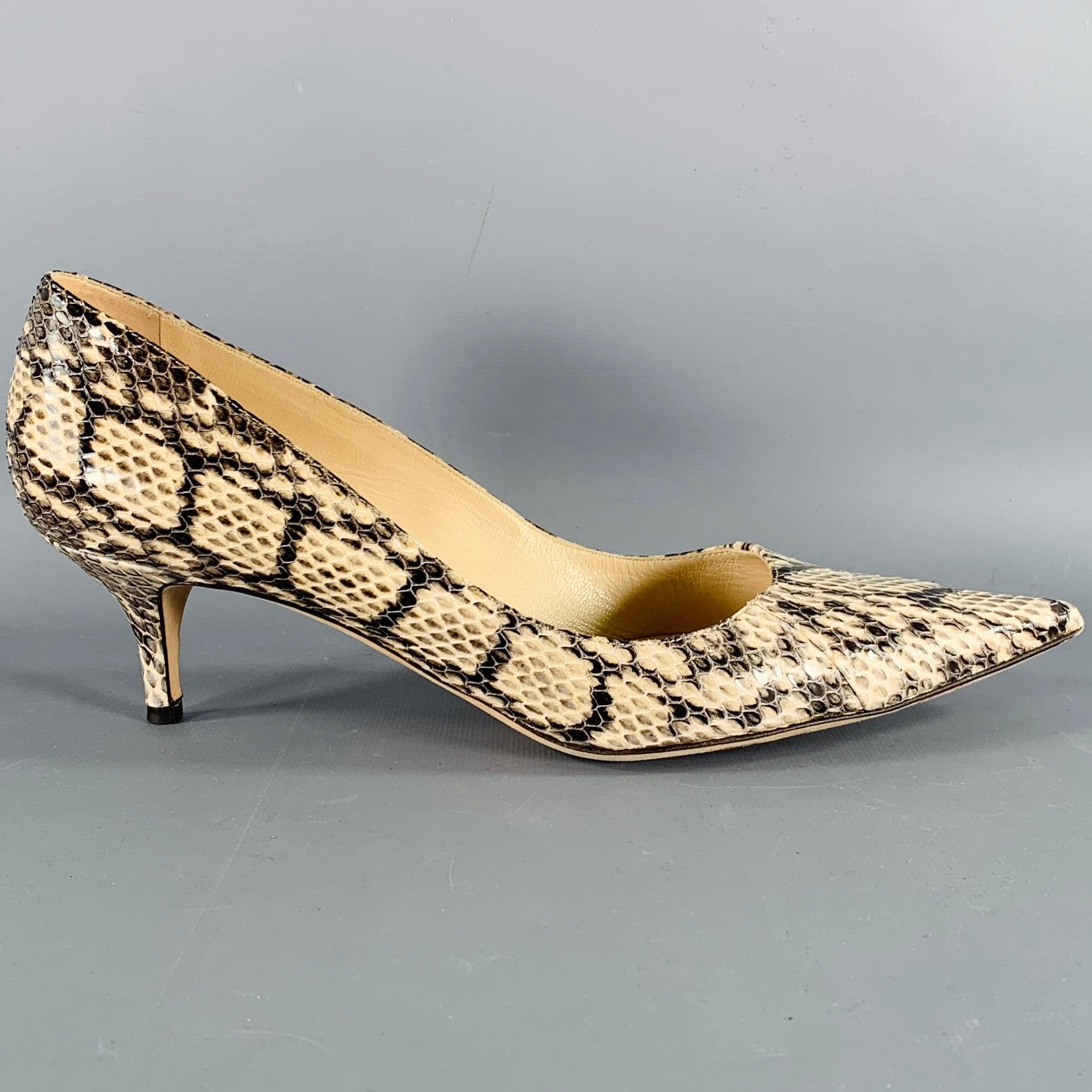 JIMMY CHOO pumps
in a grey and cream python skin leather featuring a pointed toe, and kitten heel. Made in Italy. Excellent Pre-Owned Condition. 

Marked:   IT 41 

Measurements: 
  Heel: 2.25 inches 
  
  
 
Sui Generis Reference: 134159
Category: