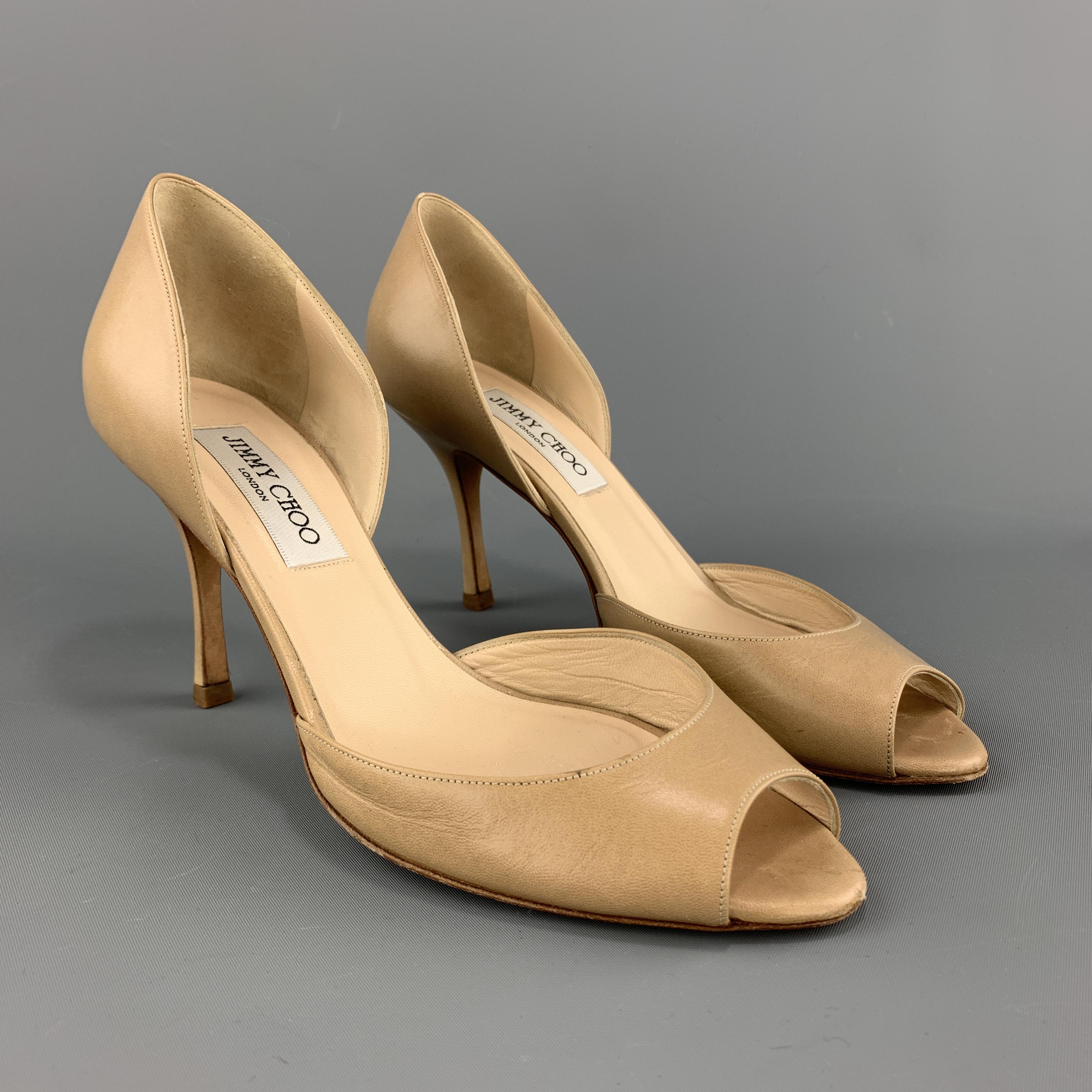 JIMMY CHOO D'orsay pumps come in beige leather smooth leather with a peep toe and covered stiletto heel. Made in Italy.

Very Good Pre-Owned Condition.
Marked: IT 37.5

Heel: 3.5 in.