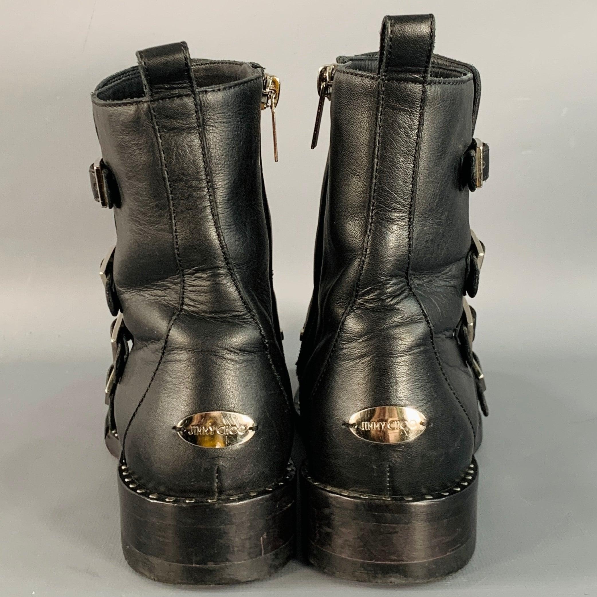 Noir JIMMY CHOO Taille 7.5 Bottes en cuir noir clouté avec ceinture et fermeture à glissière latérale en vente
