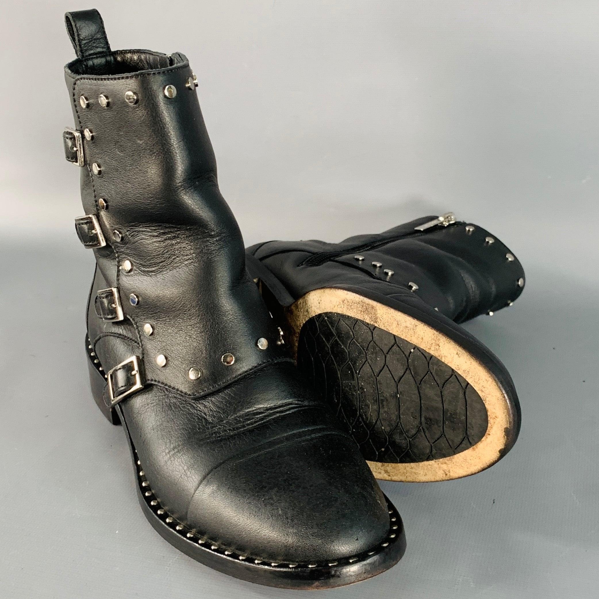 JIMMY CHOO Taille 7.5 Bottes en cuir noir clouté avec ceinture et fermeture à glissière latérale Pour femmes en vente