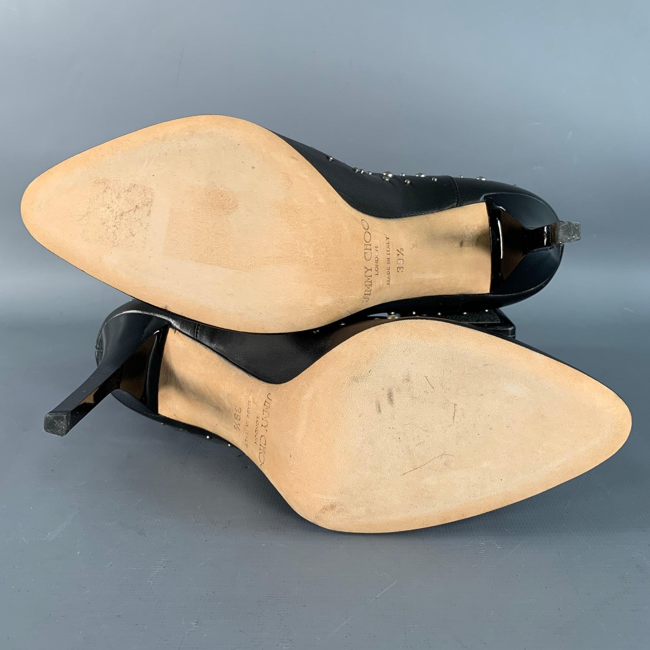 JIMMY CHOO Taille 9.5 Bottes en cuir noir clouté avec fermeture éclair arrière et talon aiguille en vente 1