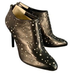 JIMMY CHOO Taille 9.5 Bottes en cuir noir clouté avec fermeture éclair arrière et talon aiguille