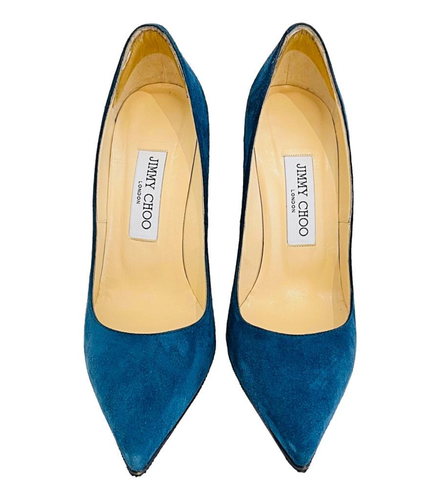 Jimmy Choo Suede Heels
Teal blue court shoes designed with pointed toe and high stiletto heel.
Featuring leather lining and insoles.
Size – 37
Condition – Very Good
Composition – Suede
Comes with – Box
