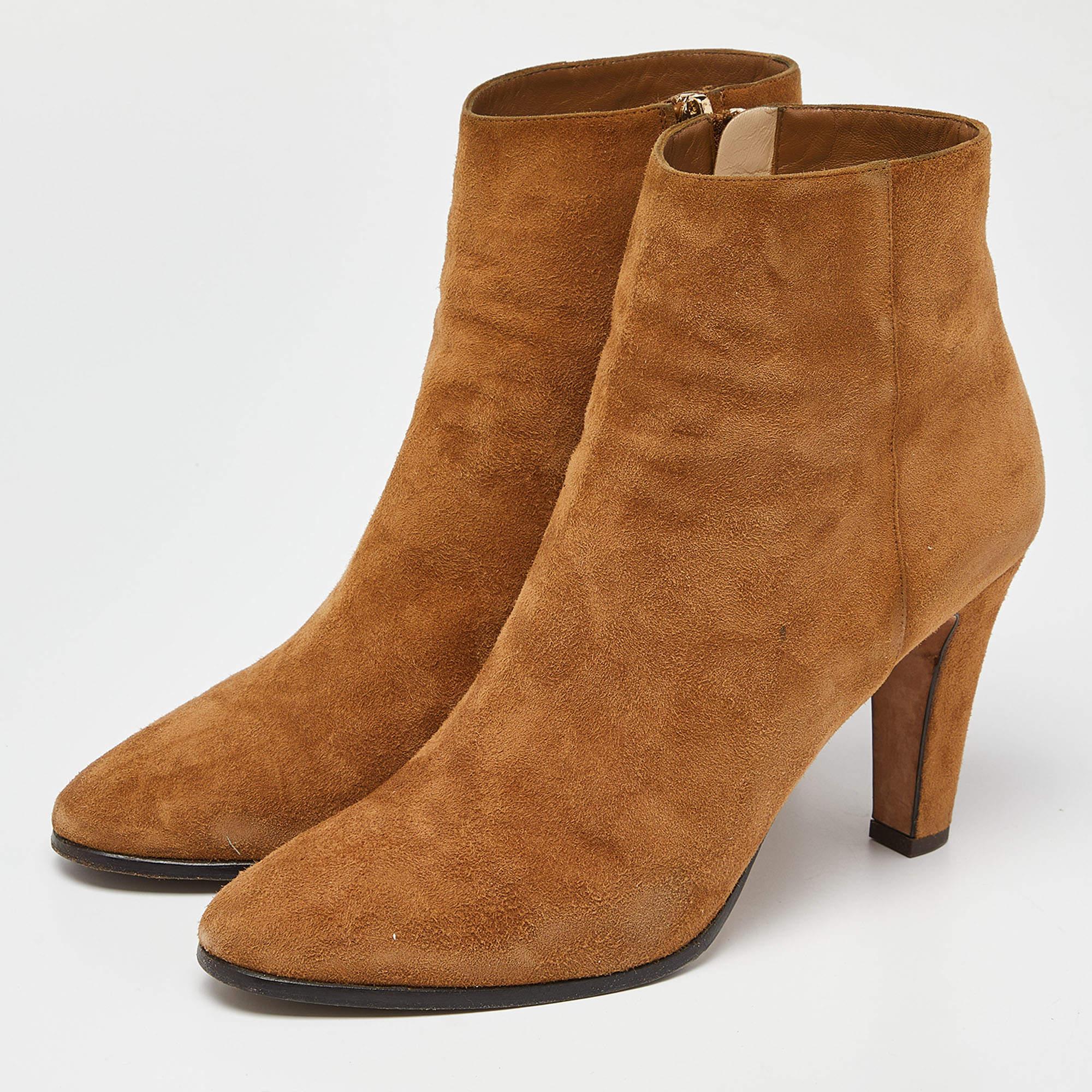 Parfaitement cousues et finies pour garantir un look et un ajustement élégants, ces chaussures de créateur sont un achat que vous aimerez afficher. Ils sont très beaux sur les pieds.