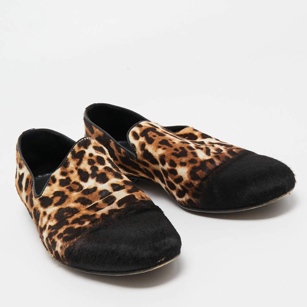 Jimmy Choo Tricolor Leopard Print Calf Hair Smoking Slippers Size 43 In Good Condition For Sale In Dubai, Al Qouz 2