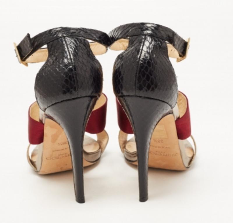 Jimmy Choo Sandali con frange in pitone, raso e pelle Fedora tricolore misura 38,5 In condizioni buone in vendita a Dubai, Al Qouz 2
