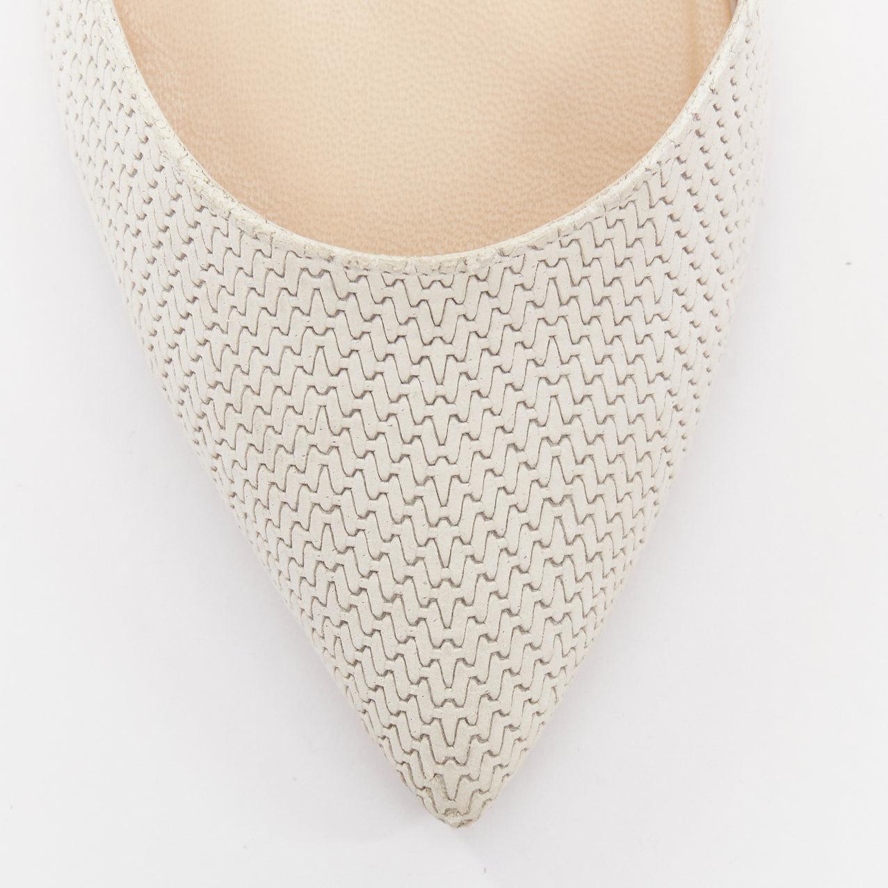 JIMMY CHOO Vanessa weißes strukturiertes Wildleder Leder Krawatte Braut Pumpe EU38.5 im Angebot 1