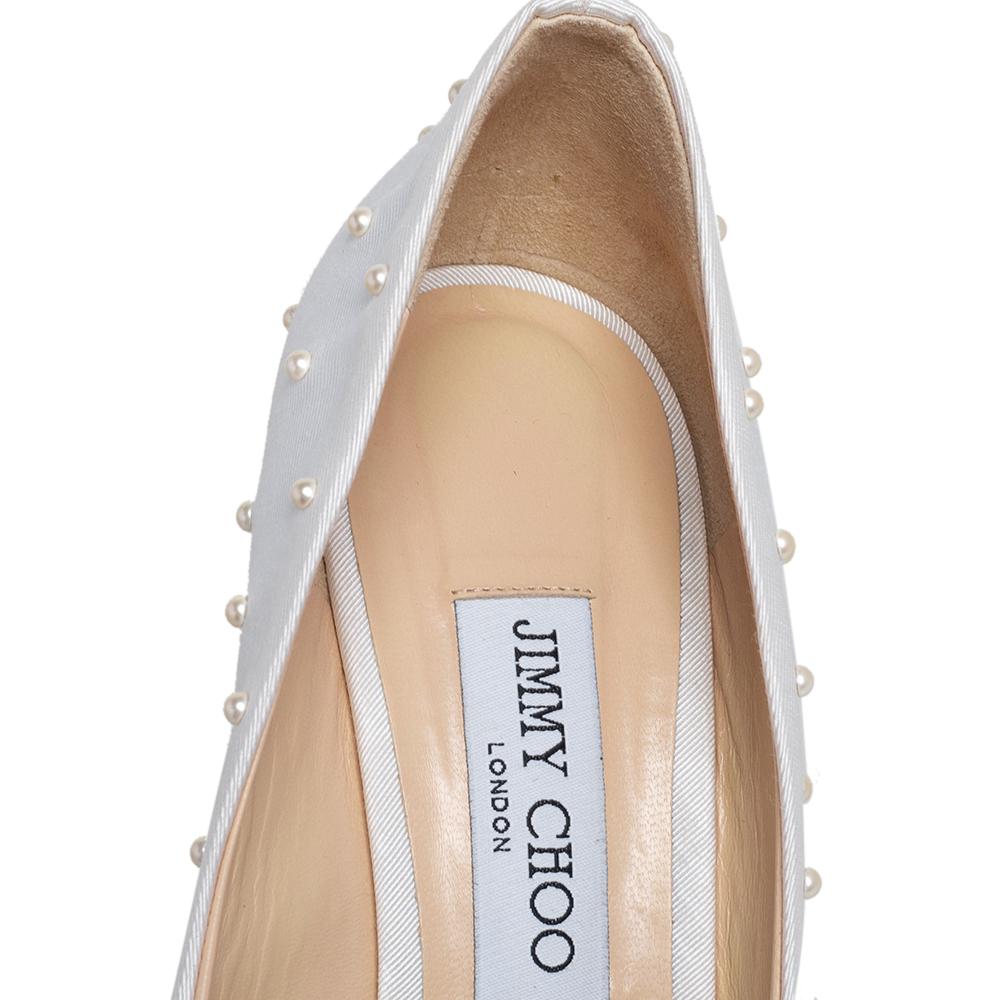 Jimmy Choo White Canvas Romy Pearl Embellished Pointed Toe Pumps 39.5 In Good Condition In Dubai, Al Qouz 2
