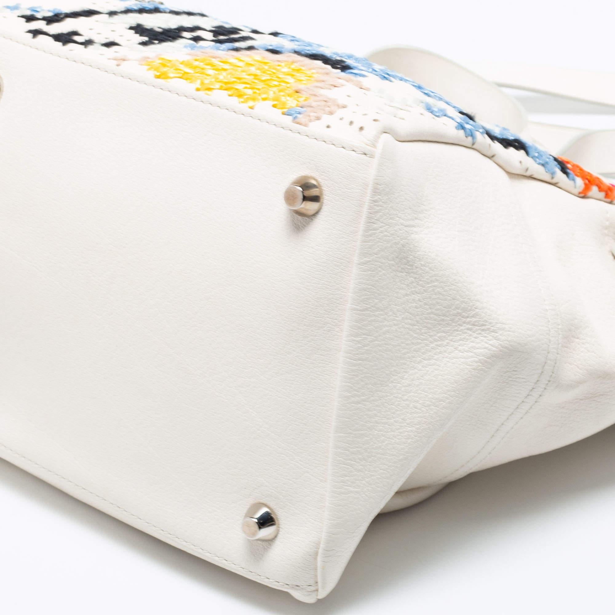 Jimmy Choo Weiße Cross Stitched/Embellished Leder-Tasche im Angebot 9