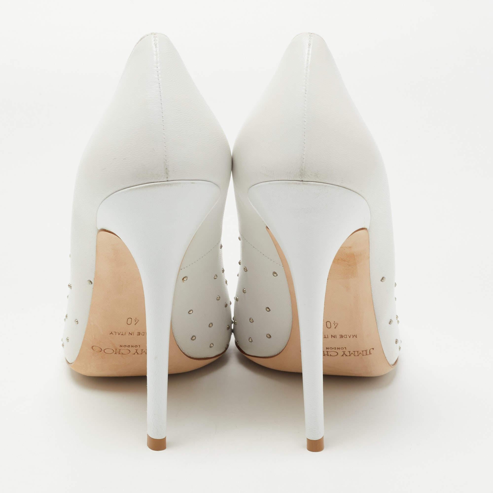 Exuding feminity and elegance, these pumps feature a chic silhouette with an attractive design. You can wear these pumps for a stylish look.

Includes: Original Dustbag, Original Box