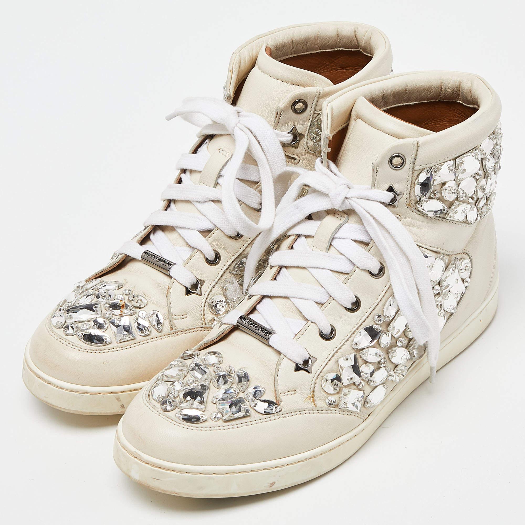 Give your outfit a luxe update with this pair of designer sneakers. The shoes are sewn perfectly to help you make a statement in them for a long time.