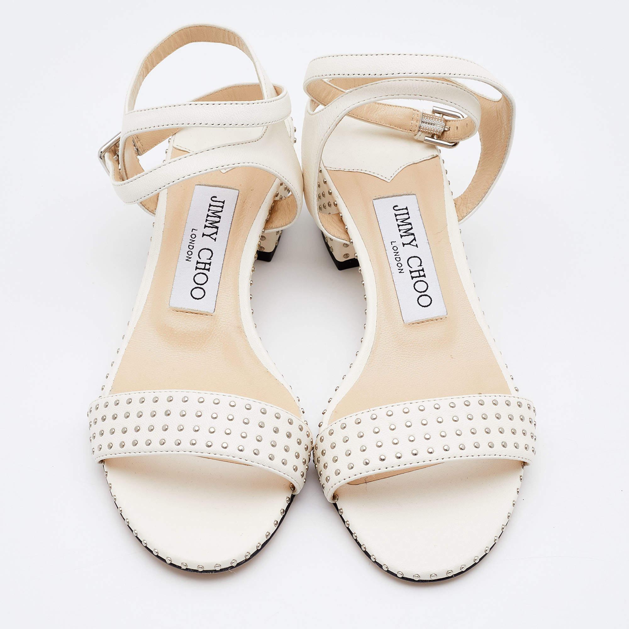 These timeless Jimmy Choo shoes are meant to last you season after season. They have a comfortable fit and high-quality finish.

