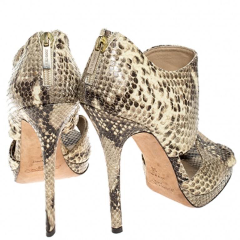 Marron Jimmy Choo - Sandales privées en python jaune/marron Peep Toe - Taille 38 en vente