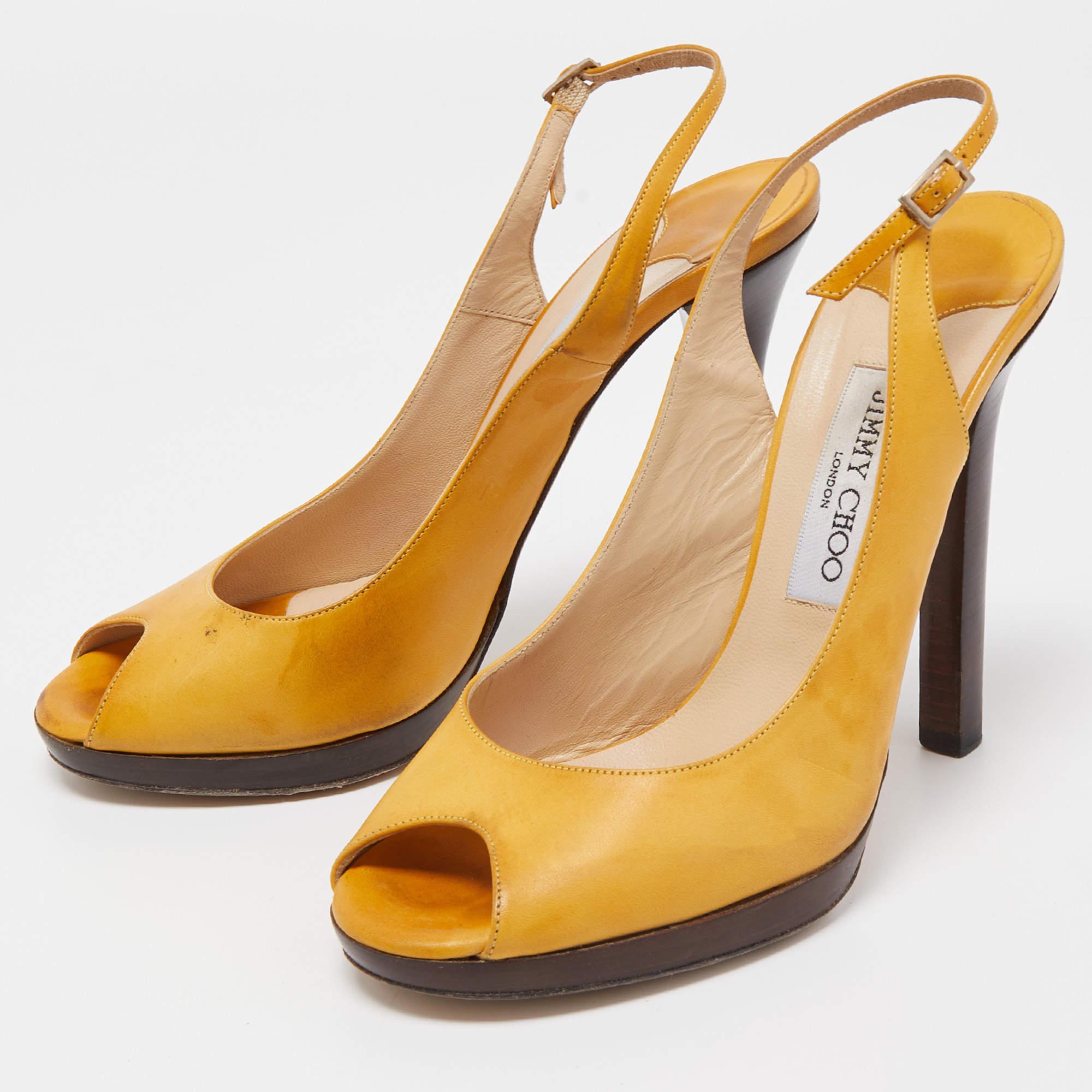 Wonderfully crafted shoes added with notable elements to fit well and pair perfectly with all your plans. Make these Jimmy Choo slingback pumps yours today