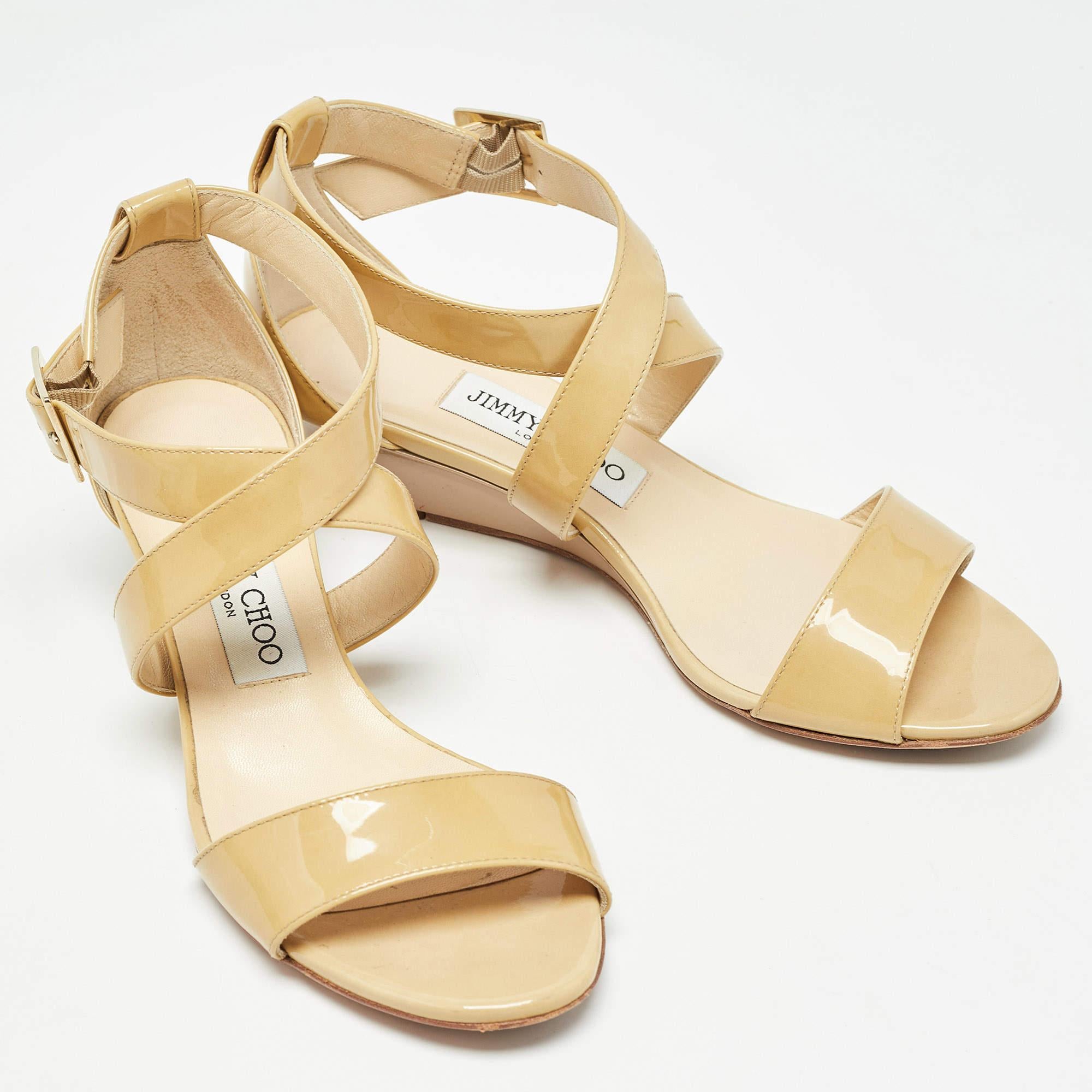 Jimmy Choo Yellow Patent Leather Chiara Sandals Size 36 In Good Condition For Sale In Dubai, Al Qouz 2