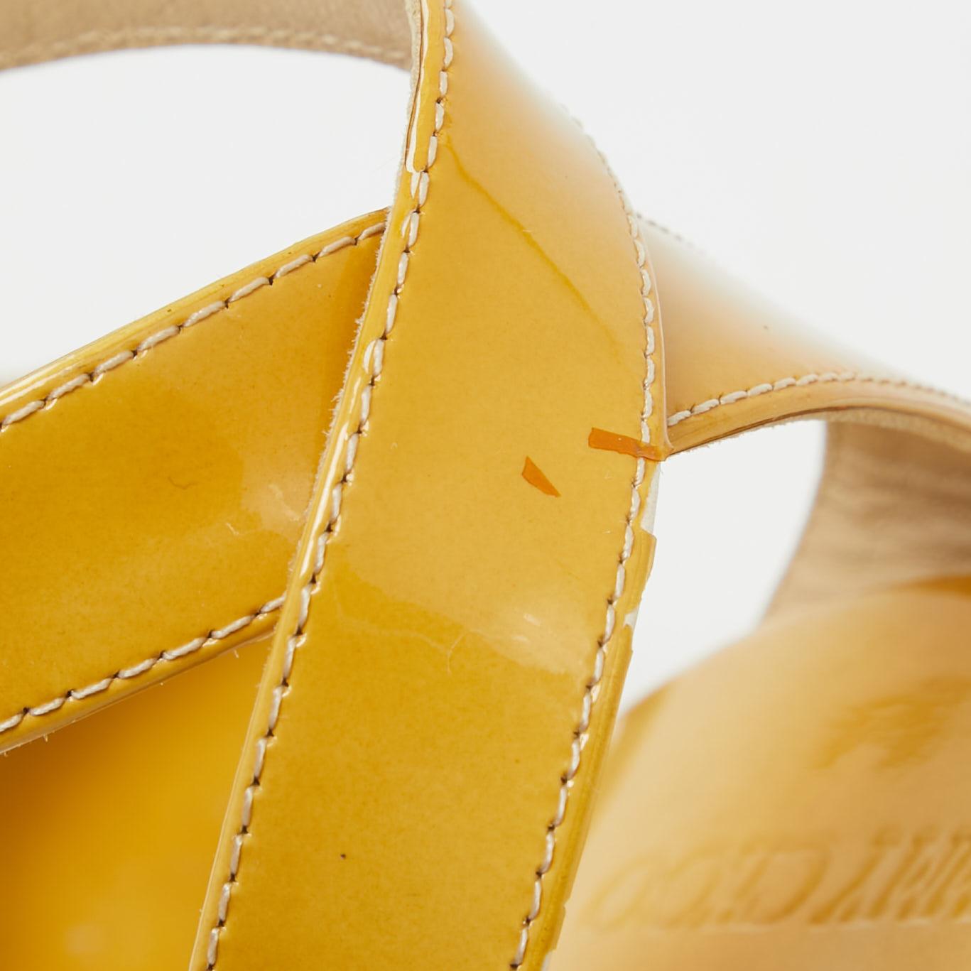 Jimmy Choo Yellow Patent Leather Cork Wedge Ankle Strap Sandals Size 39.5 In Good Condition For Sale In Dubai, Al Qouz 2