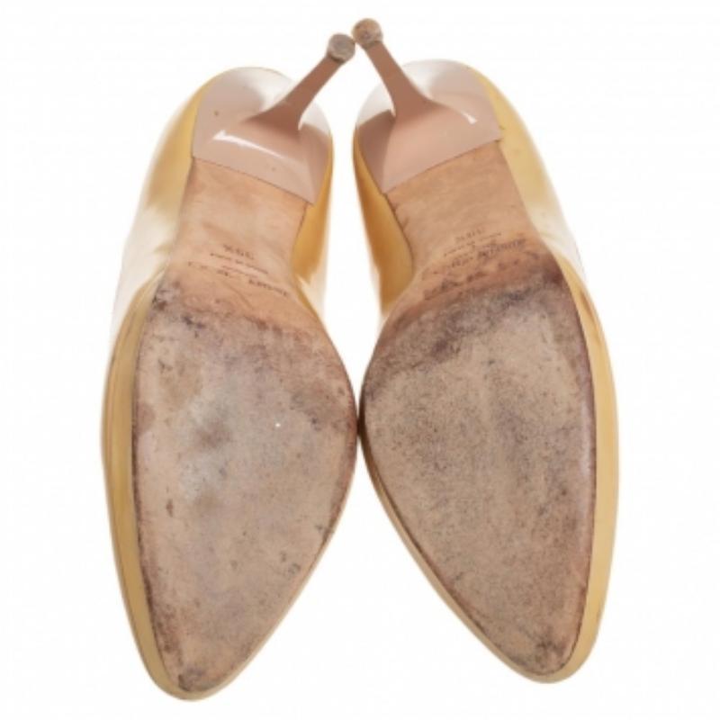 Give your feet great comfort and stability as you walk around in these well-made pumps from Jimmy Choo. Sporting a fine patent leather exterior, they are an elegant addition to your wardrobe. These yellow pumps are elevated on 10.5 cm heels and
