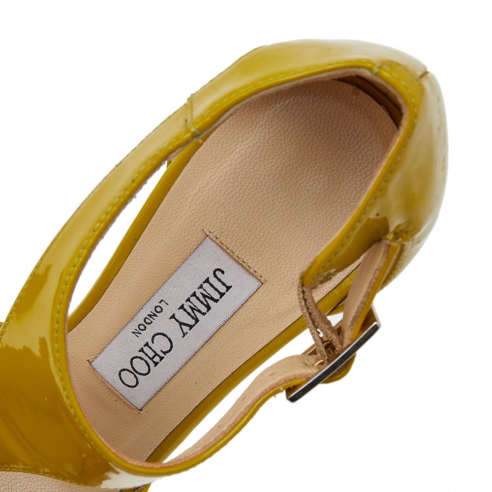 Jimmy Choo Yellow Patent Leather T Strap Peep Toe Platform Sandals Size 36 In Good Condition For Sale In Dubai, Al Qouz 2