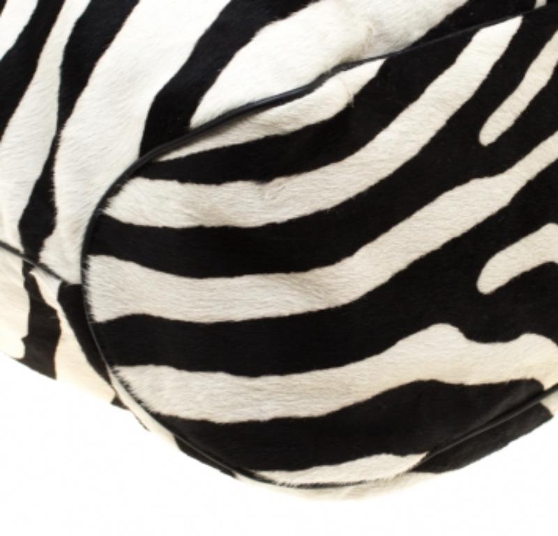 Jimmy Choo - Odette - Fourre-tout en poils de veau imprimé zèbre et bordures en peau de serpent en vente 5