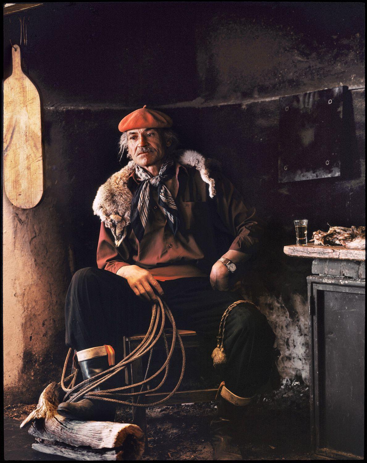 Alle verfügbaren Größen und Auflagen für jede Größe dieses Fotos:
29,13" X 24,4" Auflage von 9
47,24" X 39,37" Ausgabe von 6
66,93" X 55,12" Auflage von 3
81,7" X 66,93" Auflage von 1

III 190 - Requelme - Estancia Anita, El Calafate, Patagonien -