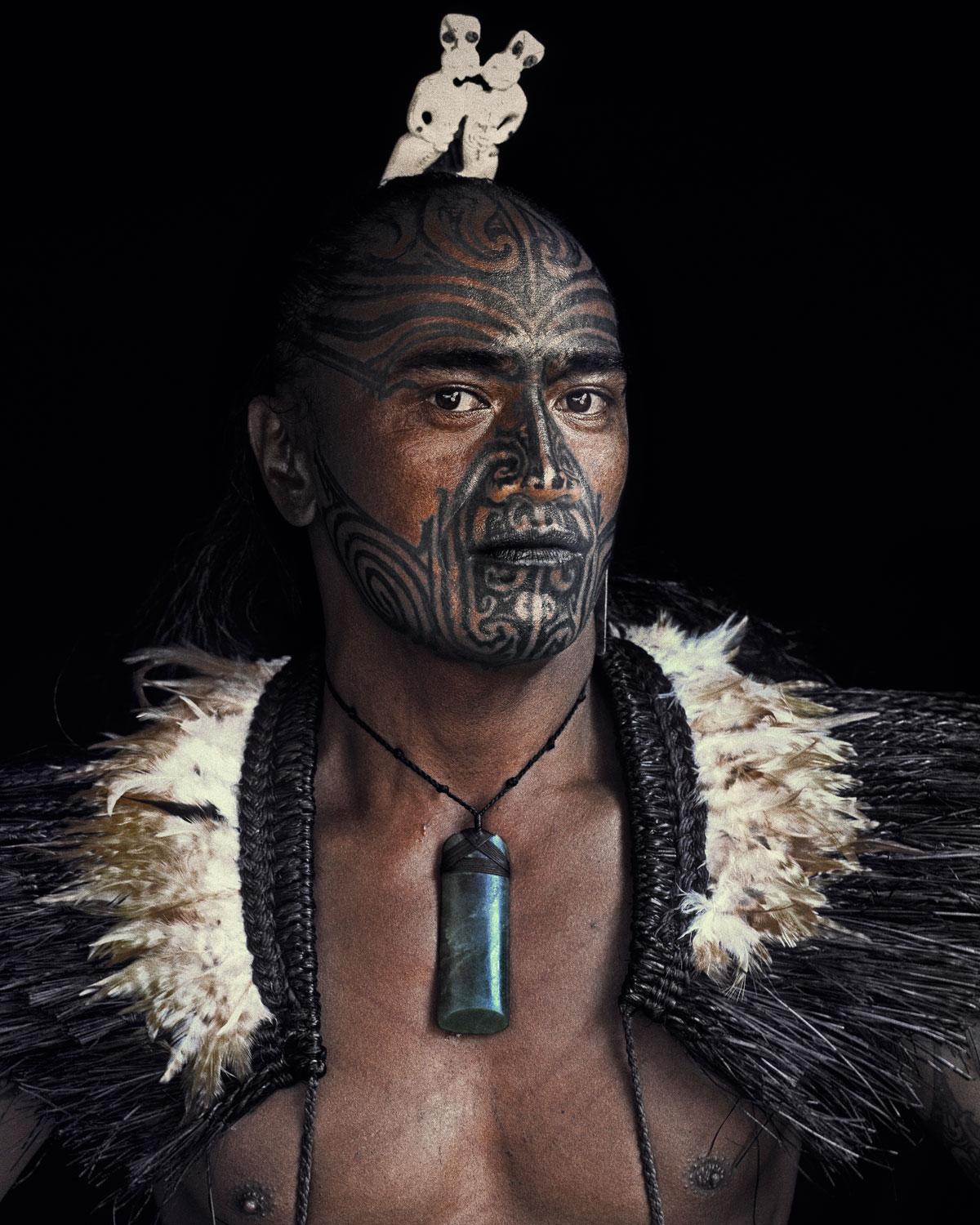 "IX 128 - Festival de Gisborne, Isla Norte - Nueva Zelanda, 2011

La larga e intrigante historia de los orígenes del pueblo indígena maorí se remonta al siglo XIII, a la mítica patria Hawaiki, en la Polinesia Oriental. Debido a siglos de