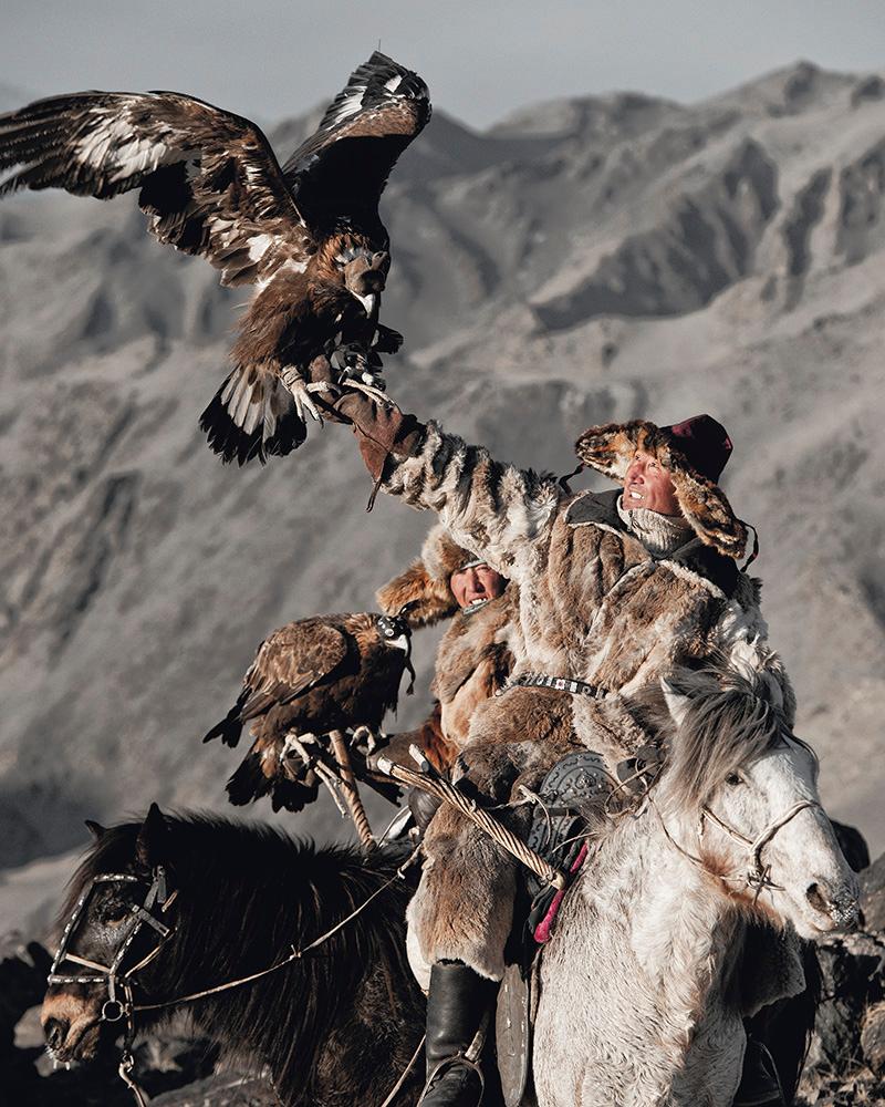 Alle verfügbaren Größen und Auflagen für jede Größe dieses Fotos: 
29,13" X 24,41" Auflage von 9
66,93" X 55,12" Auflage von 3
81,69" X 66,93" Auflage von 1

VI 17 - Nurkairath & Ergalim, Altantsogts, Bayan Olgii, Mongolei, 2011

Die Kasachen sind
