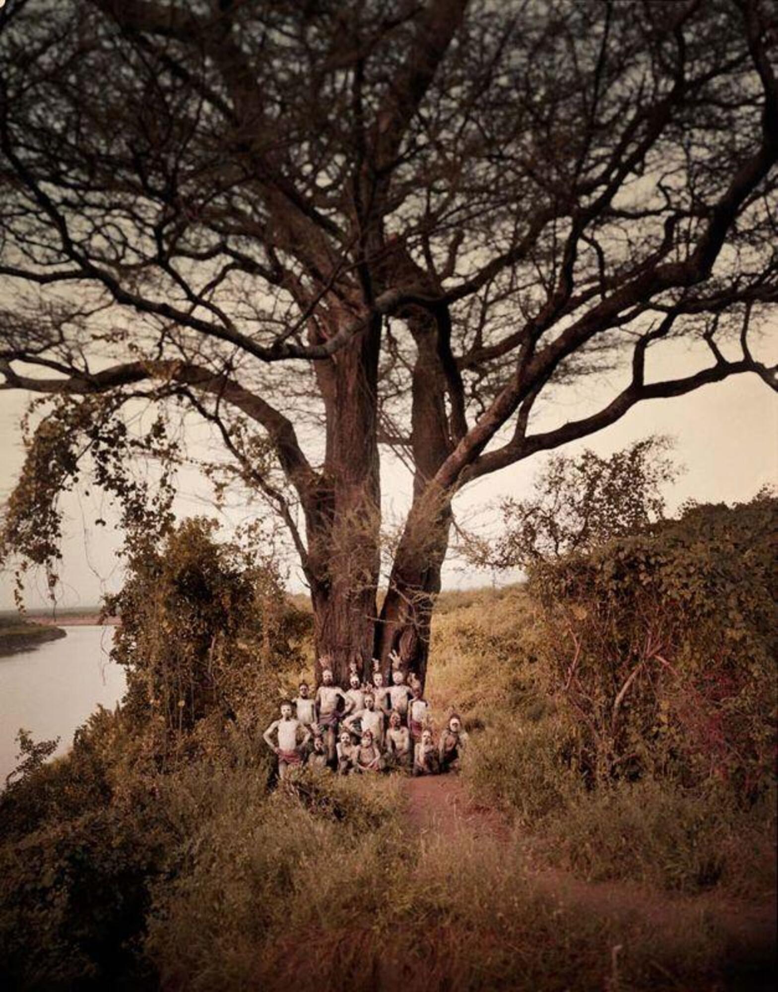 XIV 381 - Garçons de Karo - village de Korcho, vallée de l'Omo -  Éthiopie, 2011

Tous les formats et éditions disponibles pour chaque format de cette photographie :
29.13" x 24.41"		Edition de 9
47.24" x 39.37"	Edition de 6
66.93" x 55.11"		Edition