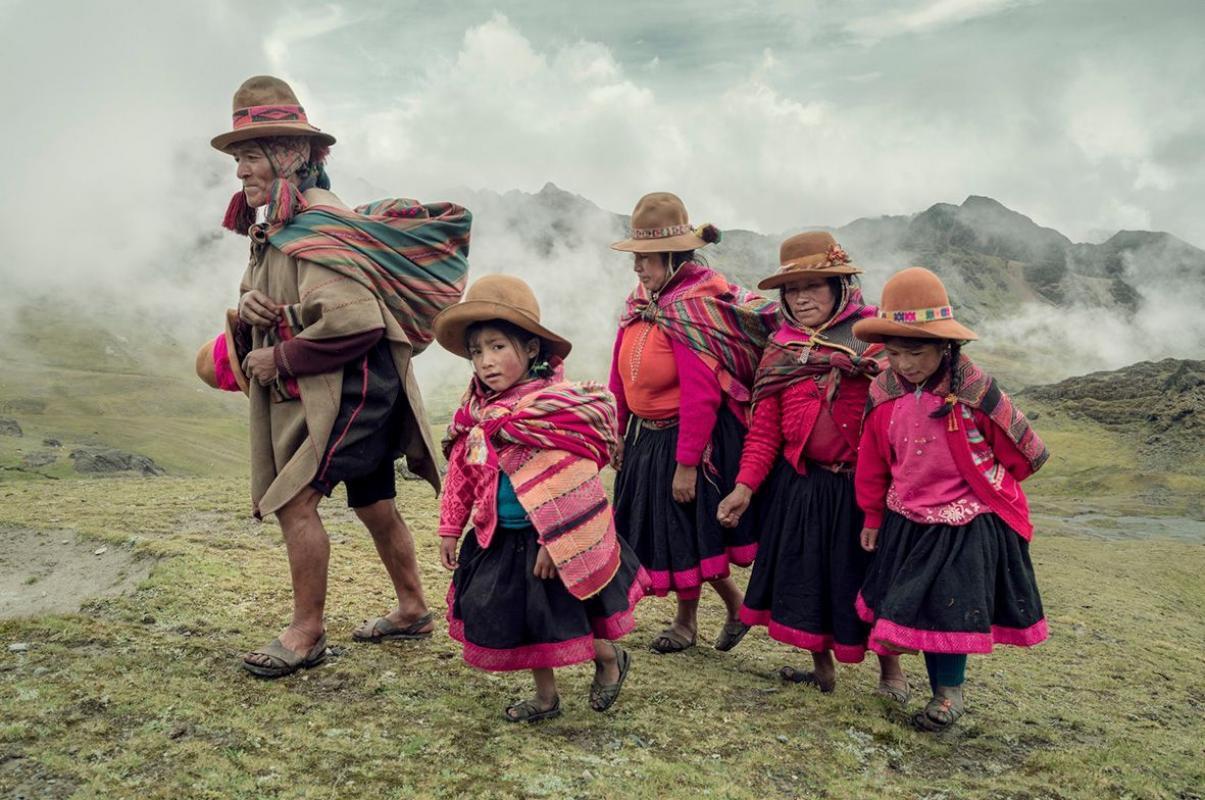 XL 15 Q'ero  Qochamoqo, Hatun Q'eros, Andes  Perú 2018

Situado en la costa central occidental de Sudamérica, este gran país abarca una gran variedad de biotopos y climas, en regiones montañosas, desérticas y costeras. 

Un legado de la larga y rica