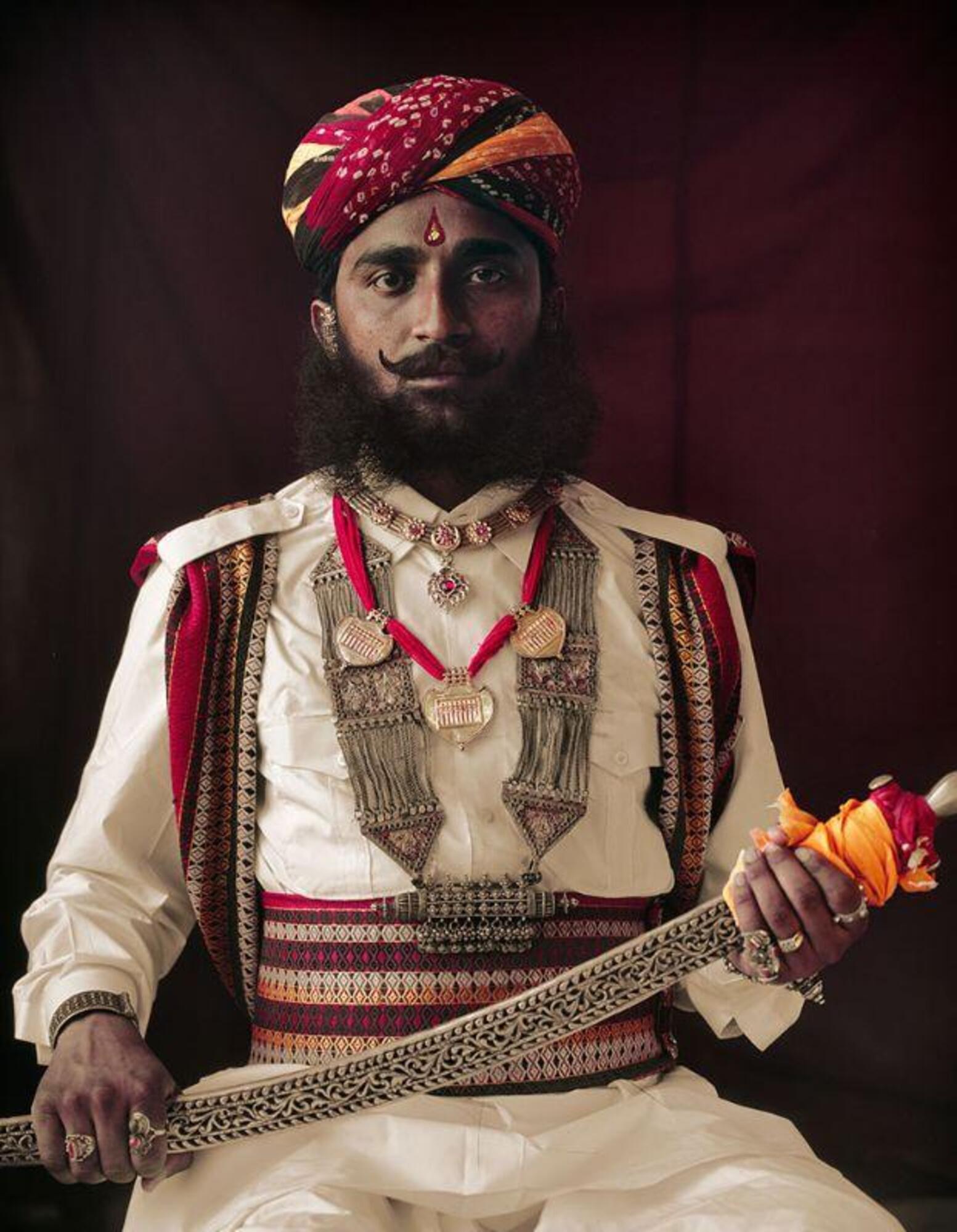 XVI 236 - Noble Rabari - Parc national de Rathanambore - Aman Bagh, Rajasthan - Inde, 2012

Tous les formats et éditions disponibles pour chaque format de cette photographie :
29.13" x 24.41"		Edition de 9
47.24" x 39.37"	Edition de 6
66.93" x