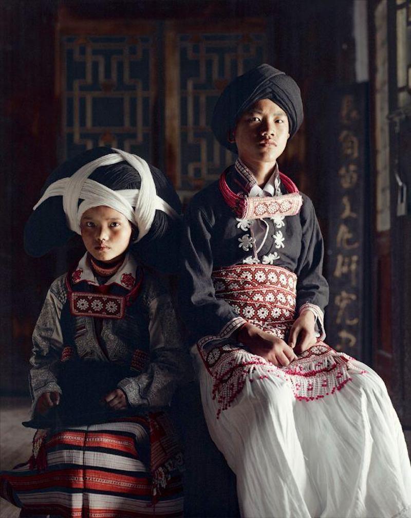XXII 2 Longhorn Miao

En la provincia meridional china de Guiyang hay un pequeño número de aldeas excepcionalmente remotas y tradicionales del pueblo miao. El primero que visitó Jimmy fue el Miao LangDe.


A pesar de los extraordinarios avances de