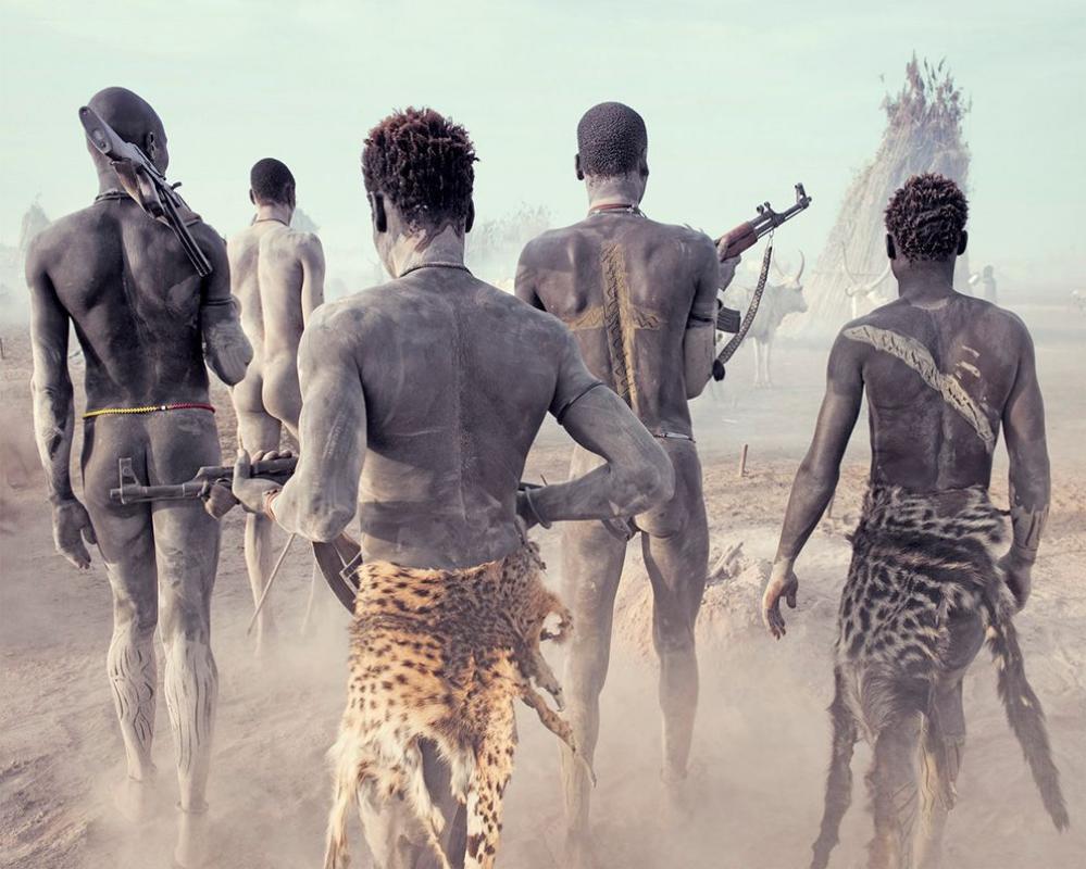 XXV 3 Mundari, Mayong, Sudán del Sur 

Sudán del Sur es la nación más joven del mundo: se independizó en 2011, después de que Sudán quedara desgarrado por la violencia. El legado de estos años de inestabilidad casi podría hacerte olvidar la