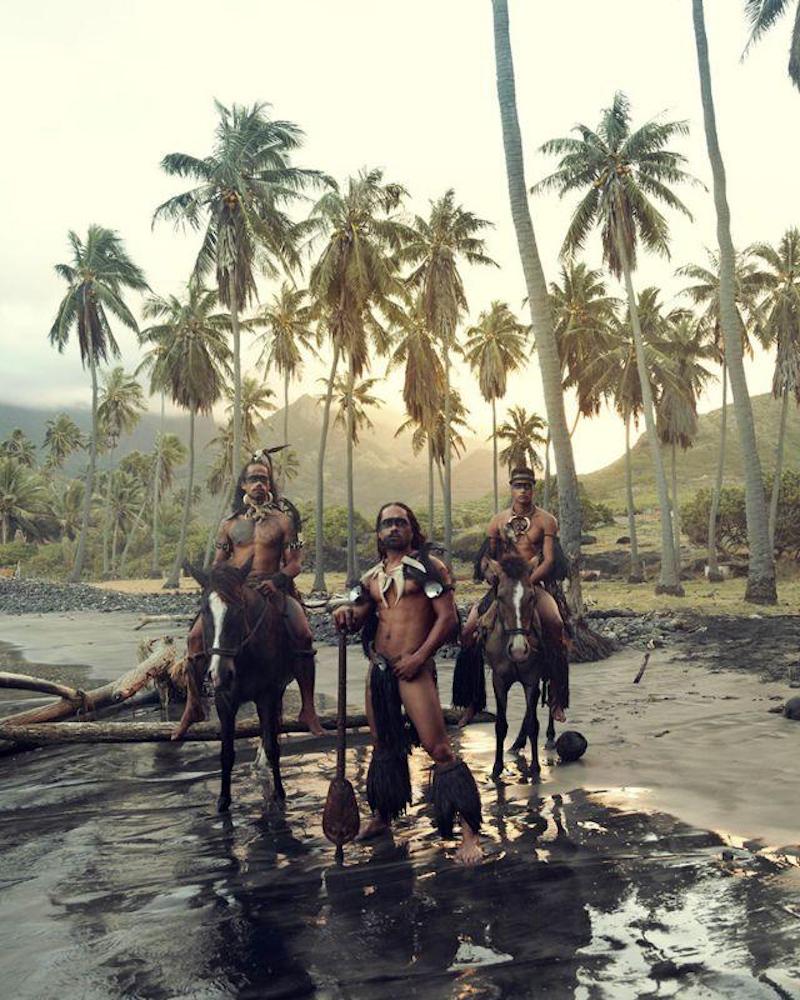 XXVI 14 Hakamou'i, Ua Poi, Islas Marquesas

Tras muchos años fascinado por la decoración corporal tradicional, no es de extrañar que Jimmy acabara fotografiando a los isleños marquesanos del norte de la Polinesia Francesa. 

"Antes de salir a hacer