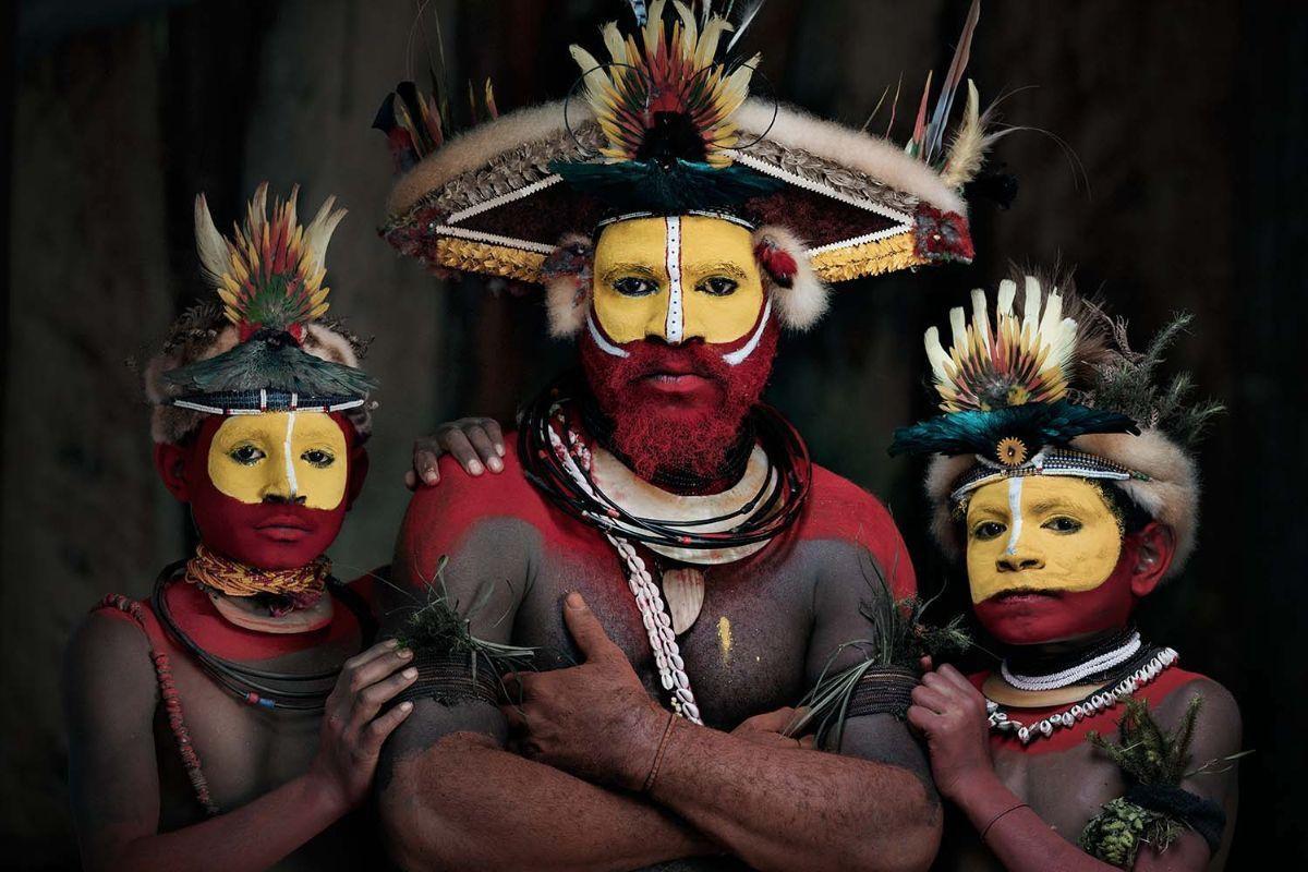 XXXIII 22, Huli Wigmen, Tari, Papua, New Guinea 2017

With a population of around 250,000 in Hela province, the Huli community is the largest in the highlands. They are famous for their unique custom of wearing impressive wigs decorated with
