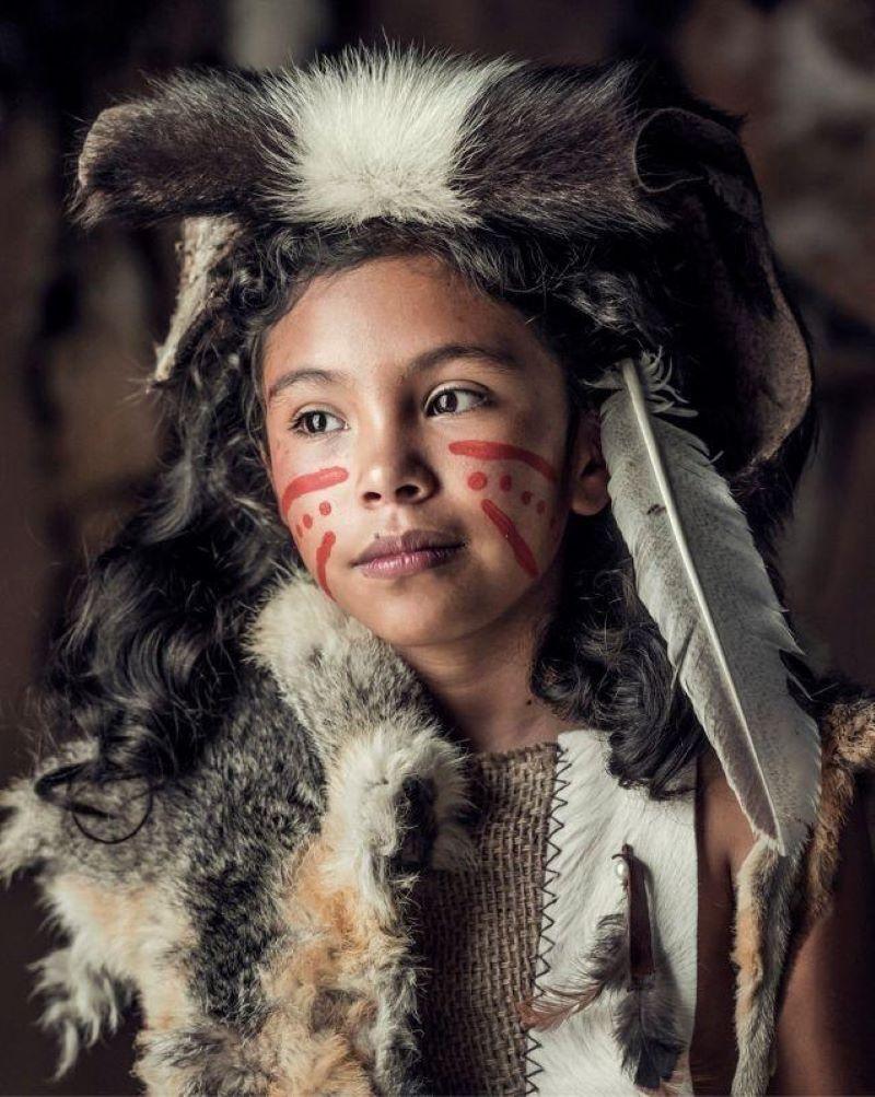 XXXVII 2, Diana Angela Martinez Rivera, Chichimeca Jonaz

Chichimeca is the collective name for several different groups living mostly in central Mexico. Chichimeca Jonaz, for example, live in the San Luis de la Paz community. 

"We were colonized