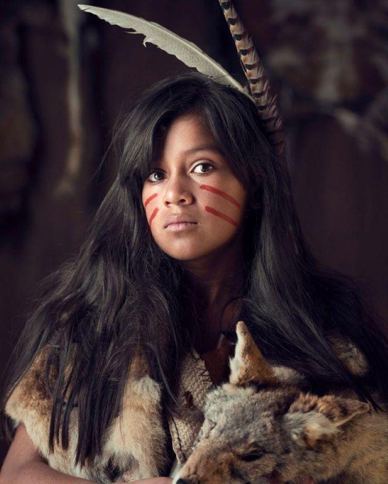 XXXVII 5, Abril Martinez Hernandez, Chichimeca Jonaz

Chichimeca is the collective name for several different groups living mostly in central Mexico. Chichimeca Jonaz, for example, live in the San Luis de la Paz community. 

"We were colonized by
