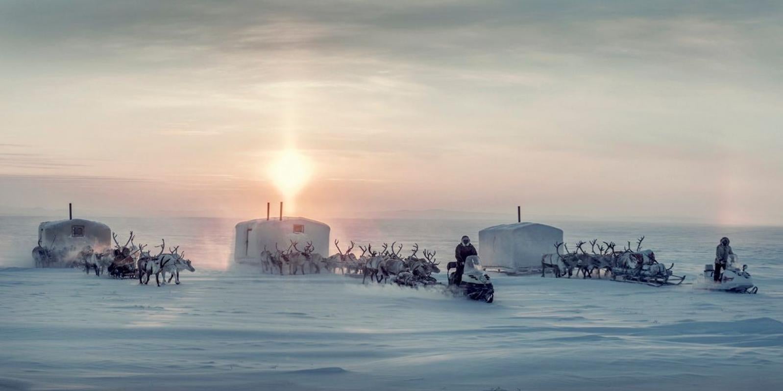 XXXVIII 4, Dolgans, distrito de Anabar, Yakutia, Siberia 2018

El pueblo Dolgan vive en lo que parece el fin del mundo, en llanuras blancas y heladas que se extienden hasta donde alcanza la vista. 

Estoy decidida a mostrar al mundo lo hermoso que